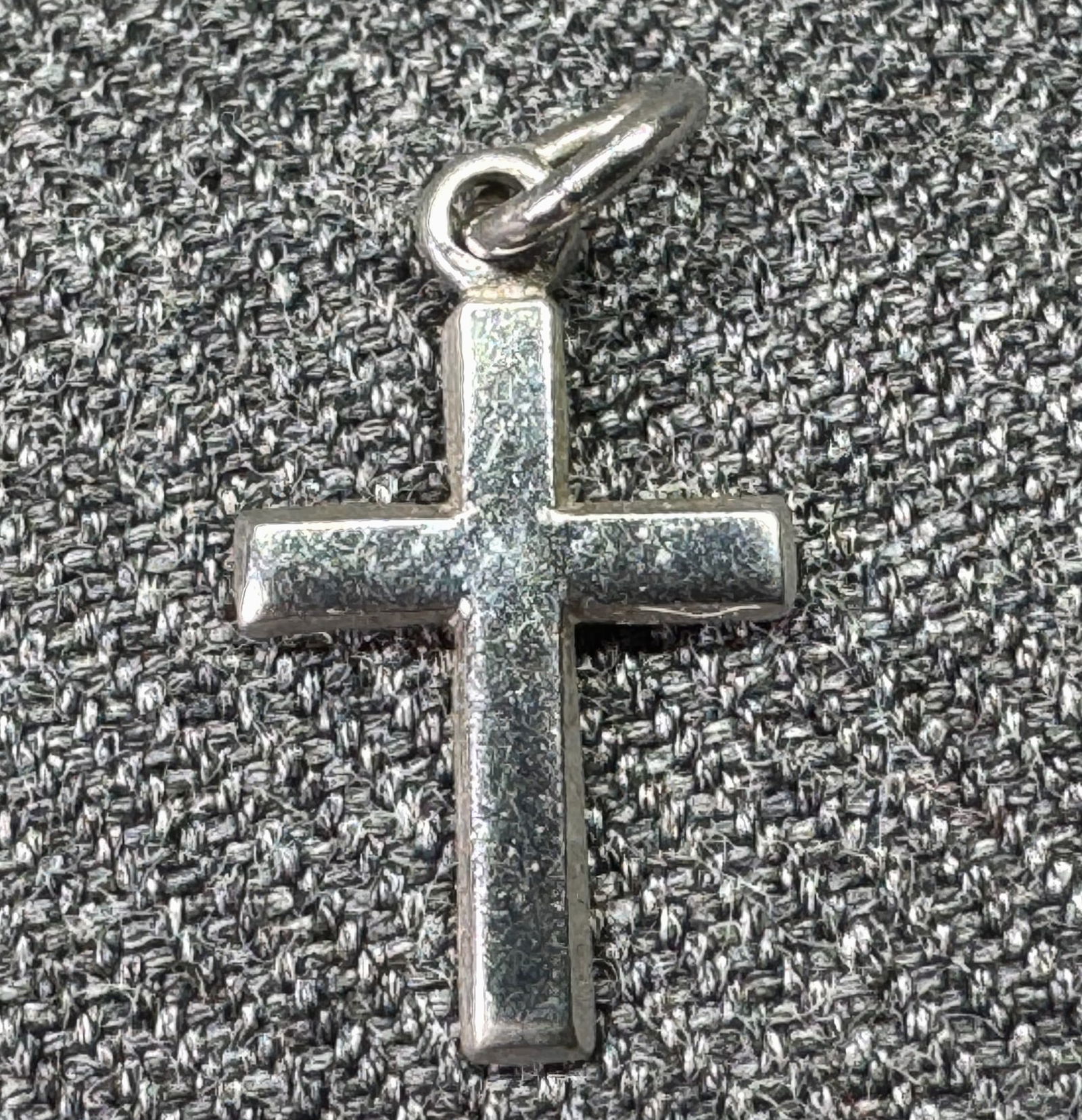 Vintage Sterling Silver Miniature Cross Pendant Bracelet Charm.: IN HOUSE FLAT SHIPPING & HANDLING COST WITHIN ALL THE U.S. : $7 To bypass LiveShipping, and use our In-House shipping service for $7 or shipping combined for multiple lots, please select “Arrange Yo