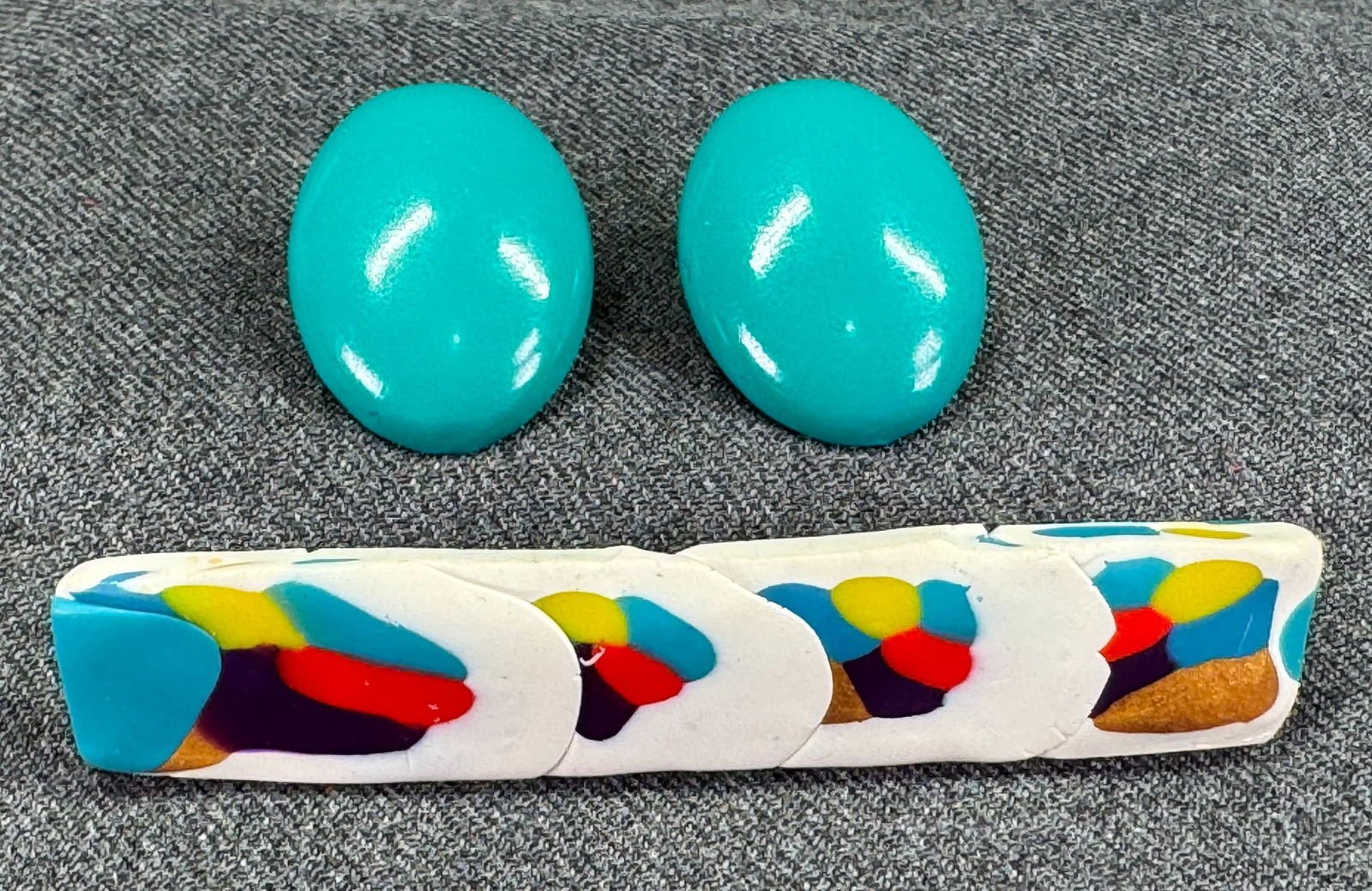 Vintage polymer clay brooch pin & turquoise plastic clip earrings: IN HOUSE FLAT SHIPPING & HANDLING COST WITHIN ALL THE U.S. : $7 To bypass LiveShipping, and use our In-House shipping service for $7 or shipping combined for multiple lots, please select “Arrange Yo