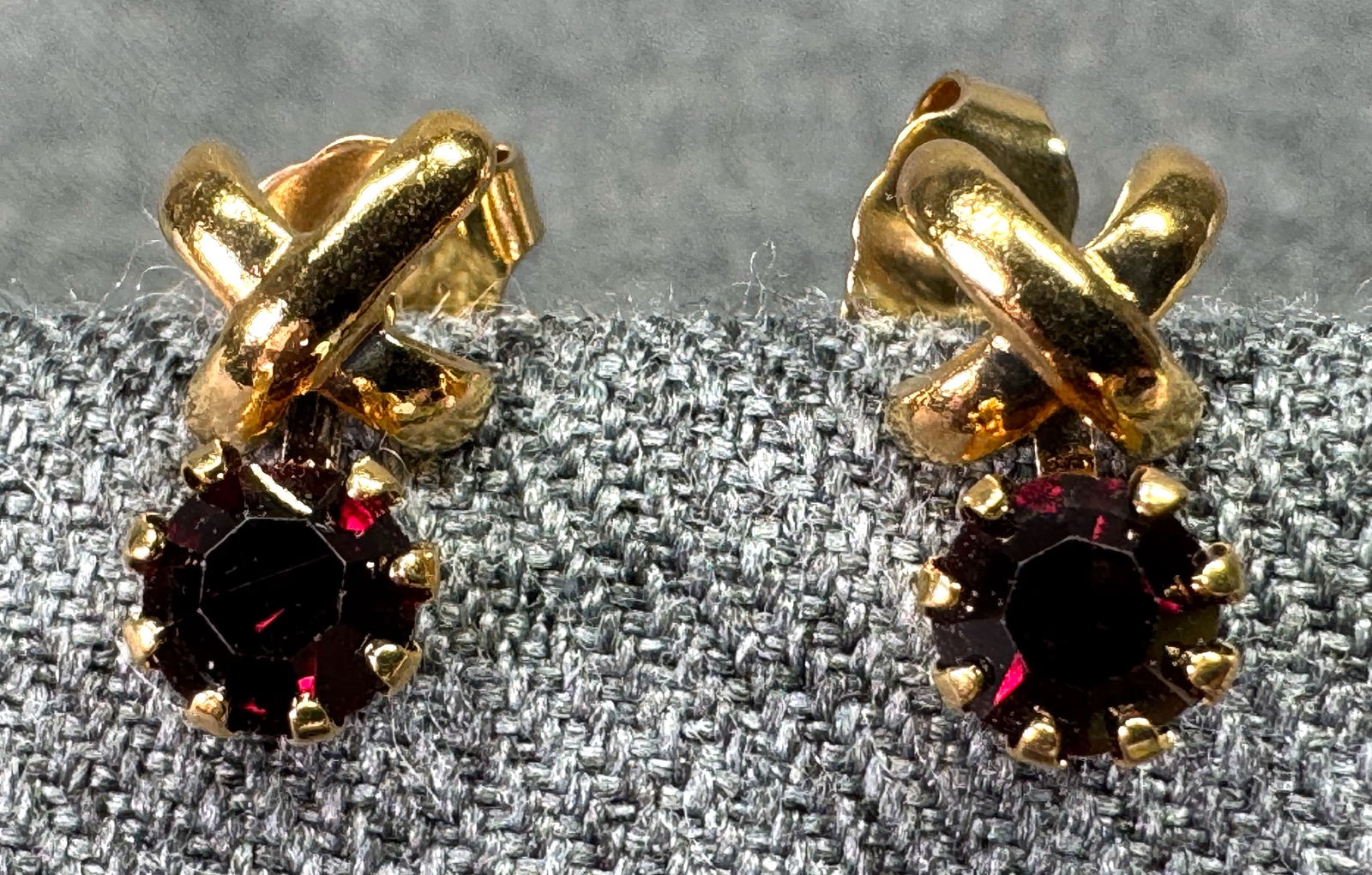 Vintage ruby color crystal gold-toned stud earrings (1 of 4)