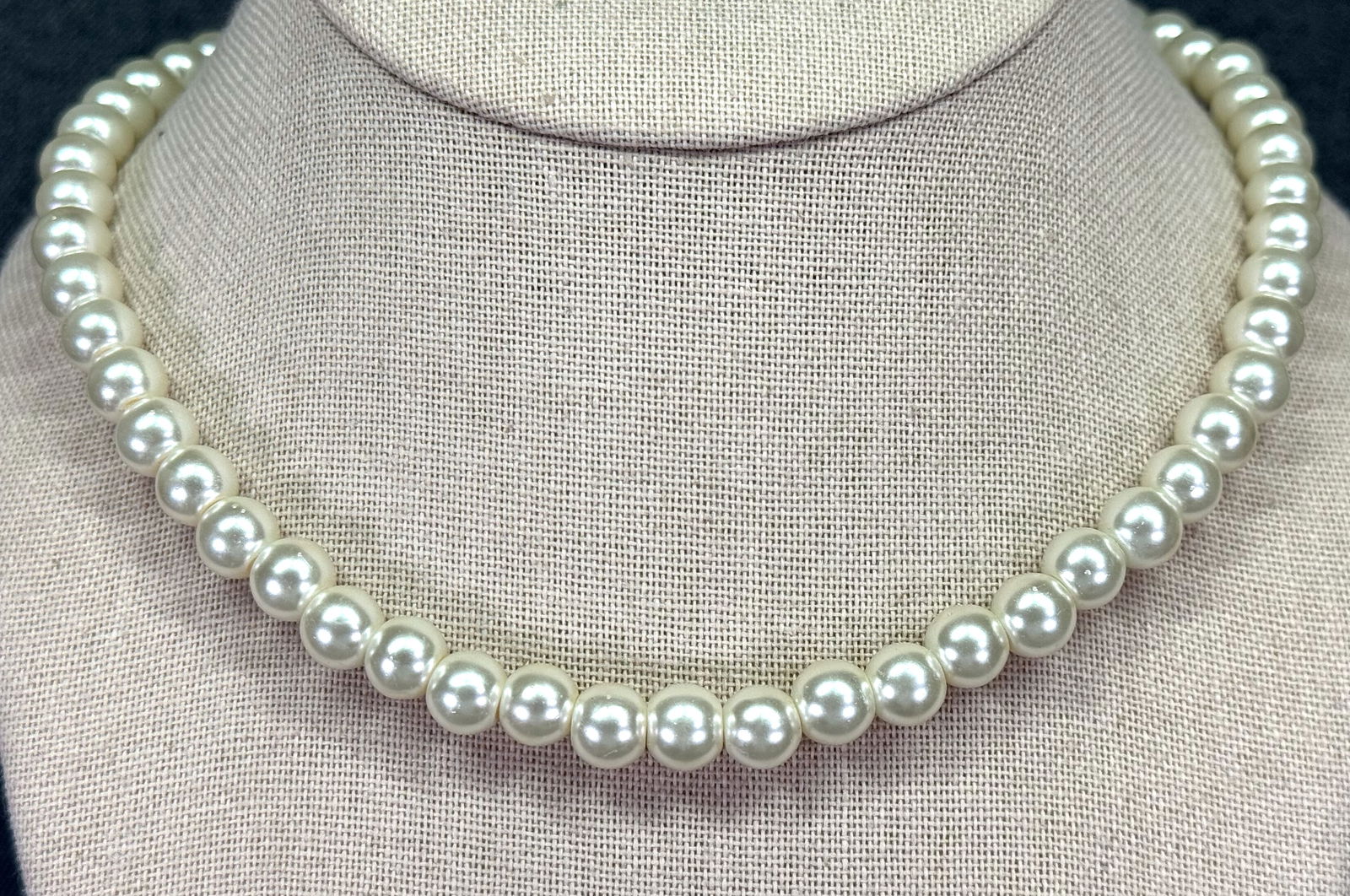 Pearly beads collar necklace: IN HOUSE FLAT SHIPPING & HANDLING COST WITHIN ALL THE U.S. : $7 To bypass LiveShipping, and use our In-House shipping service for $7 or shipping combined for multiple lots, please select “Arrange Yo
