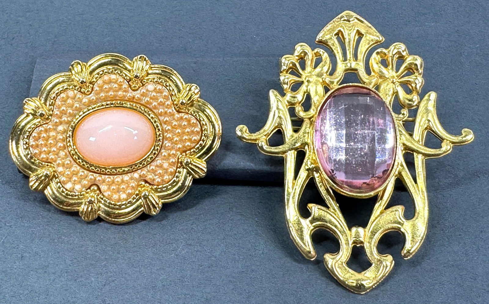 Vintage 80's rose plastic beads goldtone metal pin brooches. (1 of 7)