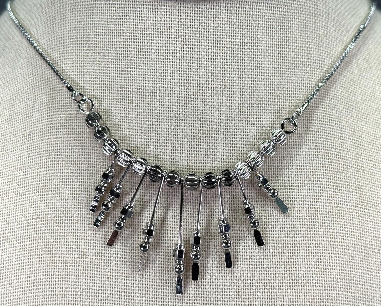 Vintage silvertoned metal fan dangles chain collar necklace (1 of 4)