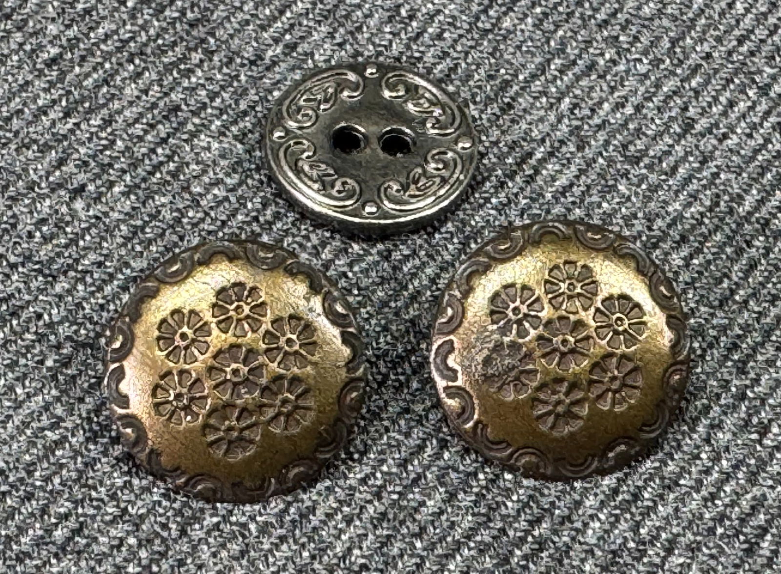 Vintage assorted flower miniature metal buttons. Lot of 3 (1 of 4)