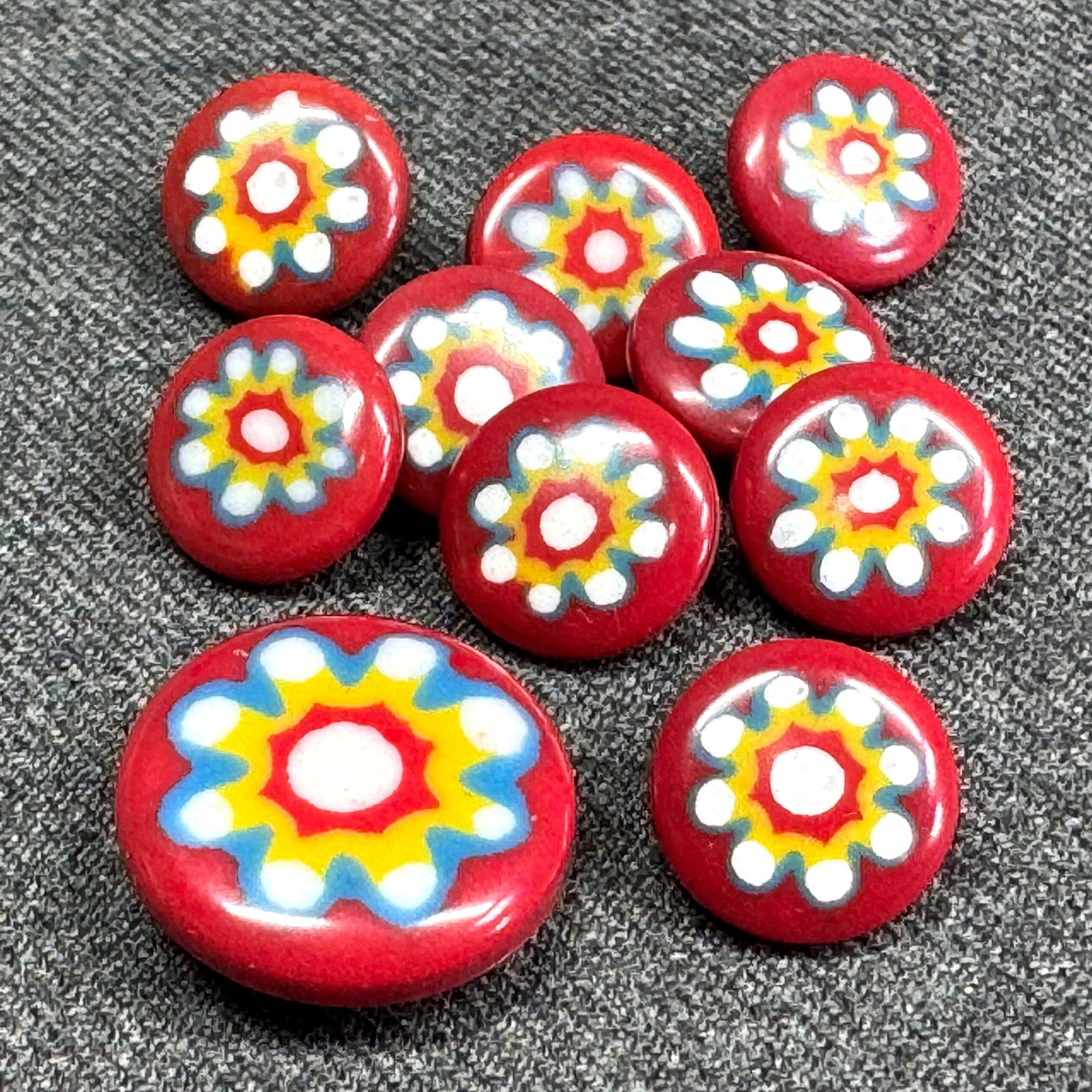 Vintage flower power assorted size red millefiori plastic buttons. Lot of 10. Unused (1 of 4)