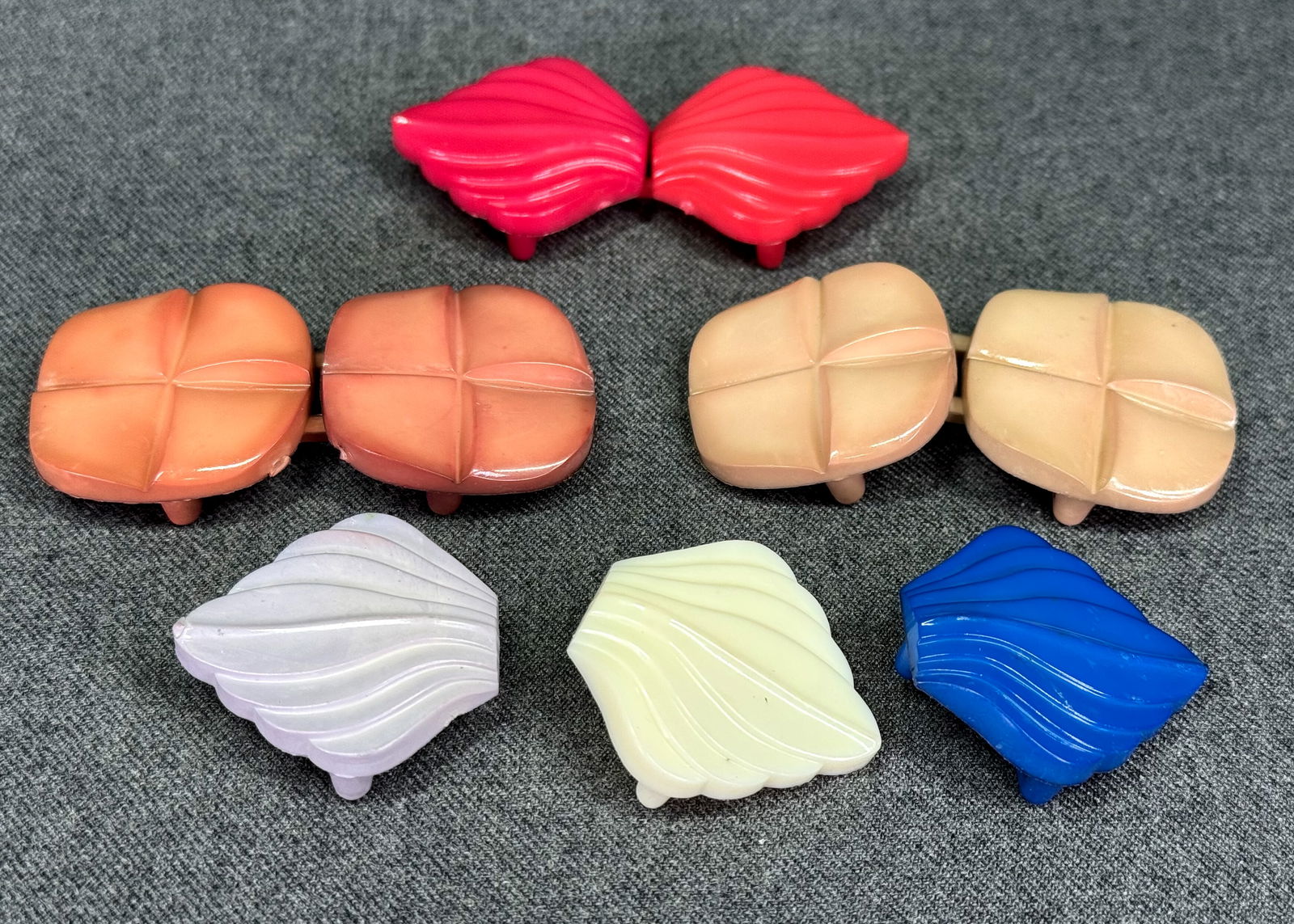 Vintage assorted colors & shapes plastic belt buckles. Lot of 3 doubles & 3 singles. (1 of 7)
