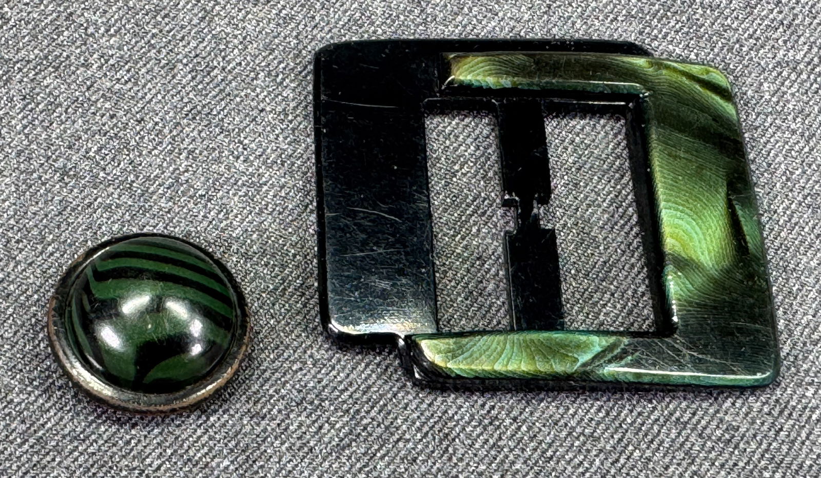 Vintage marbled green & black celluloid tight back button & belt buckle (1 of 6)