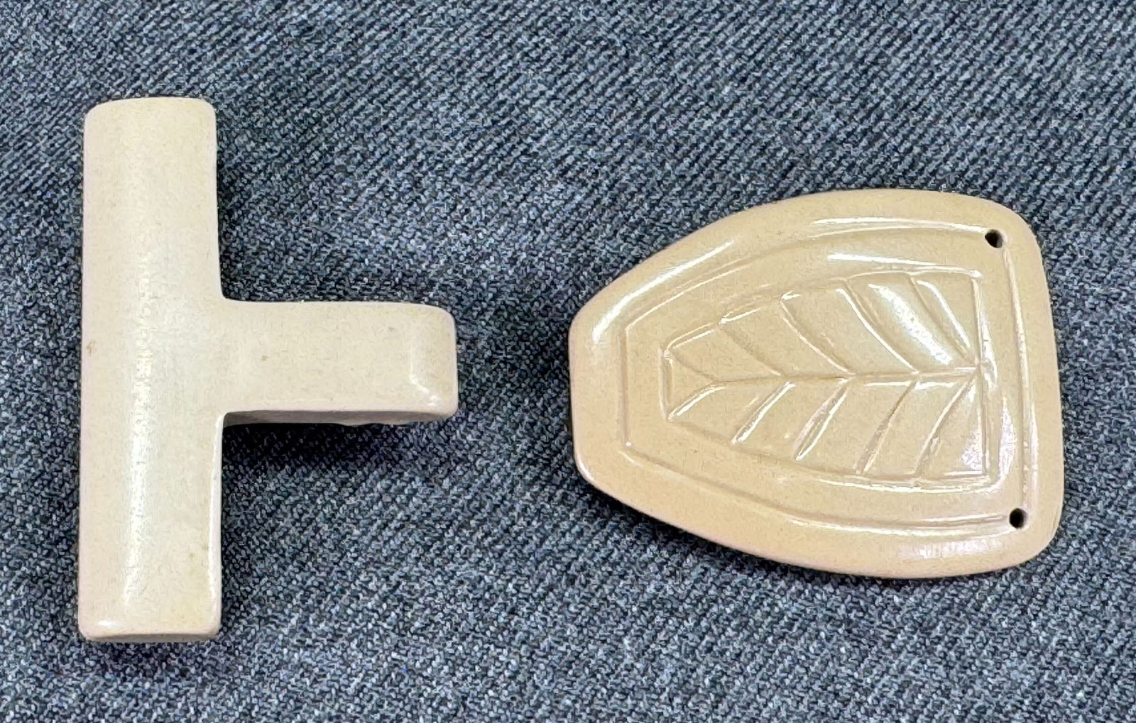 Vintage assorted art deco beige celluloid belt buckles. (1 of 5)
