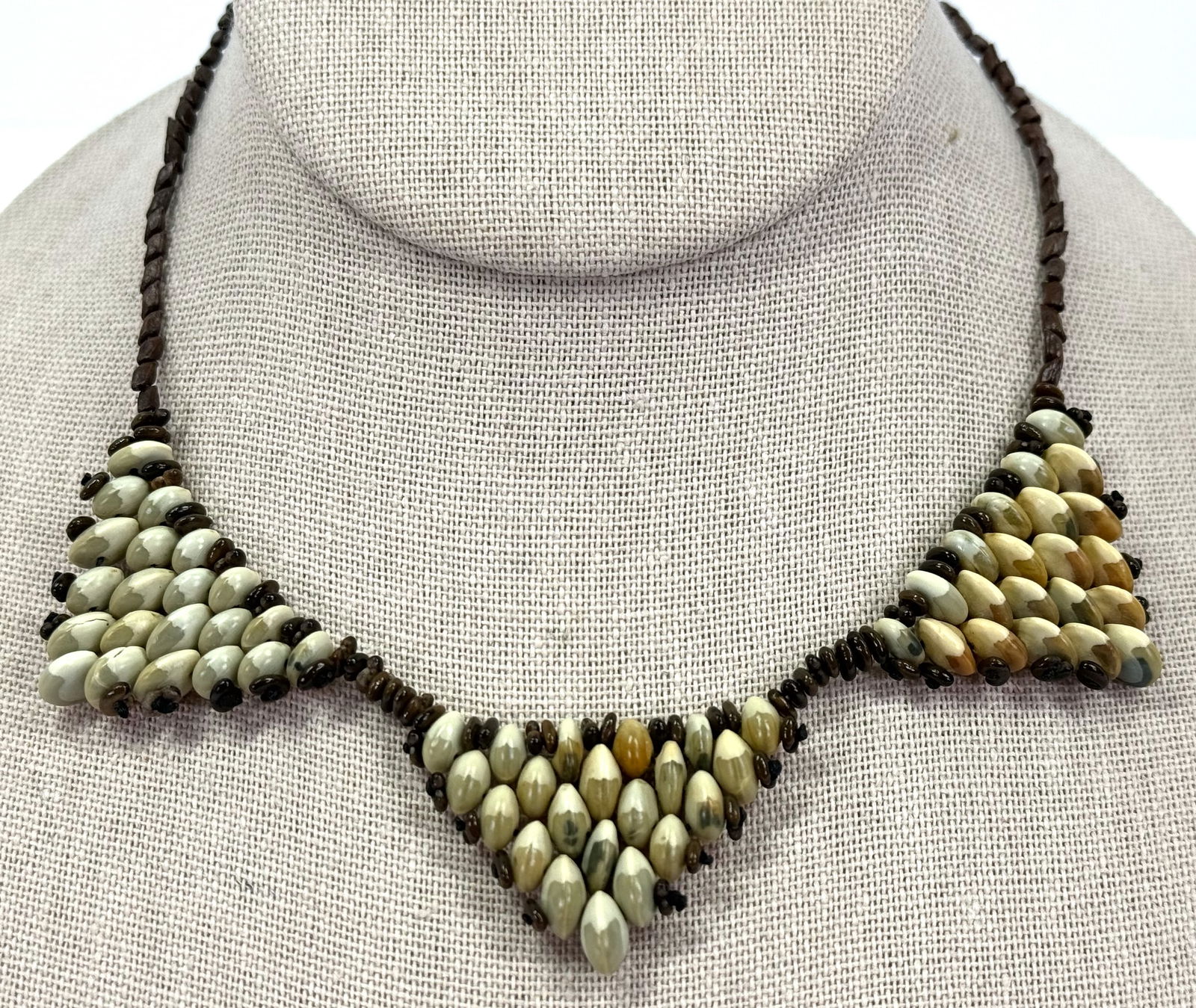 Vintage Ethnic Tribal Seeds Collar Necklace. For measures please refer to the pictures taken with a (1 of 7)