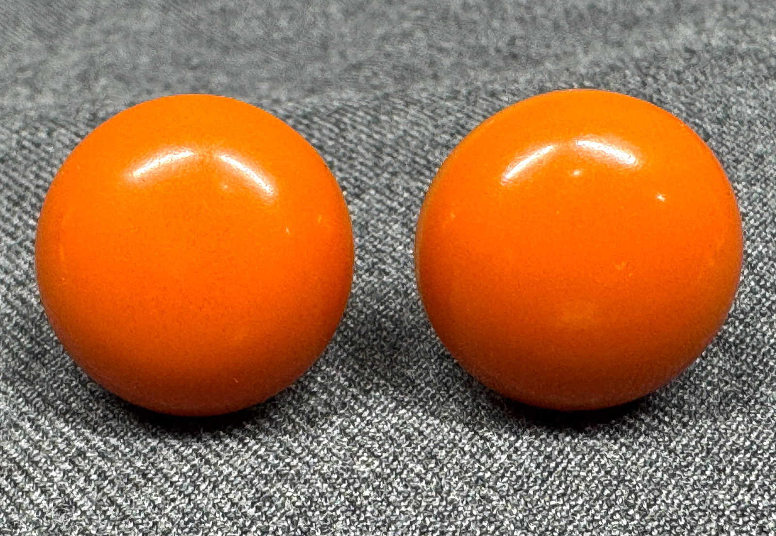 Vintage butterscotch bakelite dome screw back earrings (1 of 5)