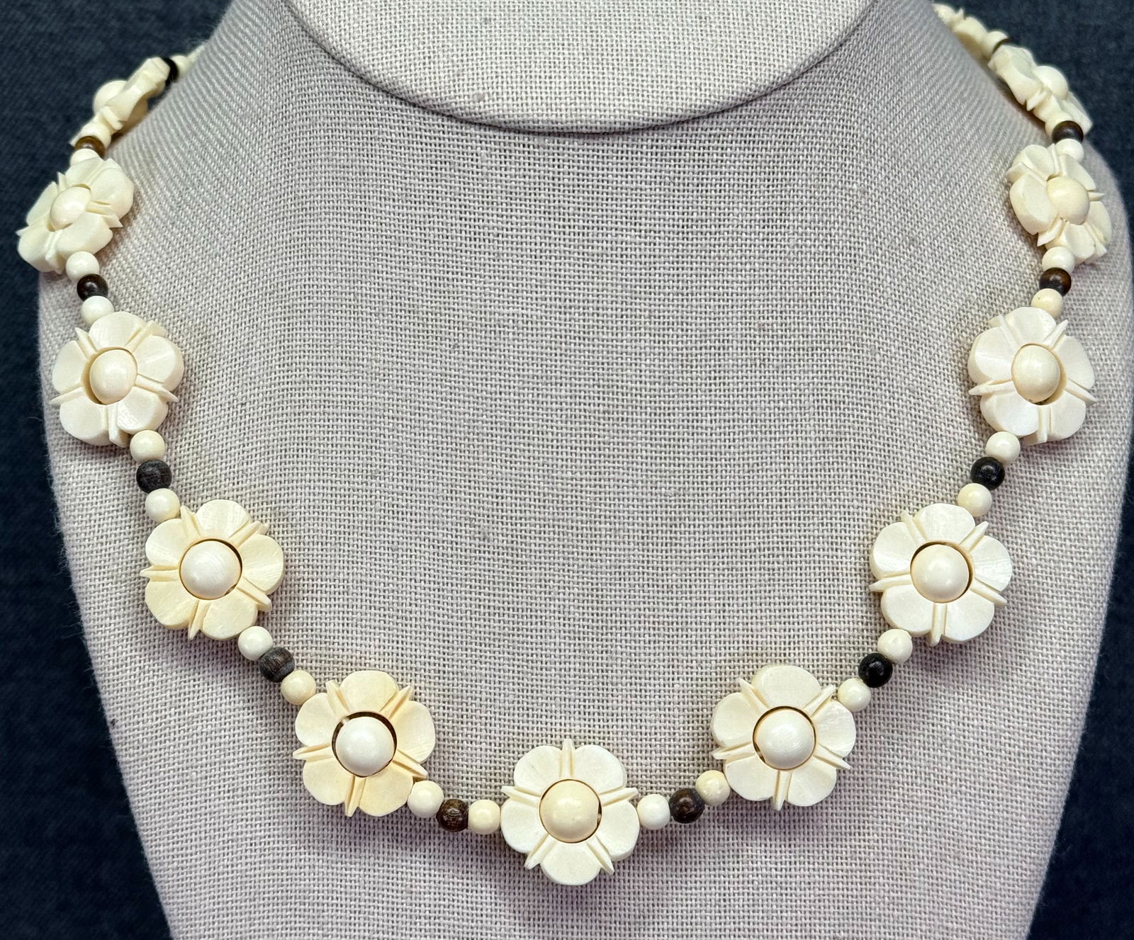 Vintage bone and ebony carved flowers rounded beads necklace. V (1 of 6)