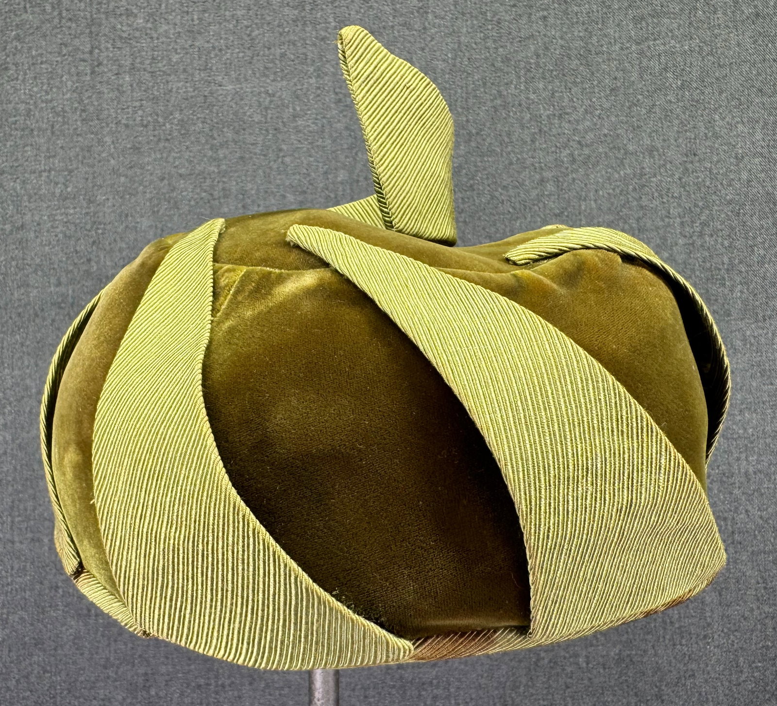 Vintage grosgrain and velvet green hat (1 of 9)