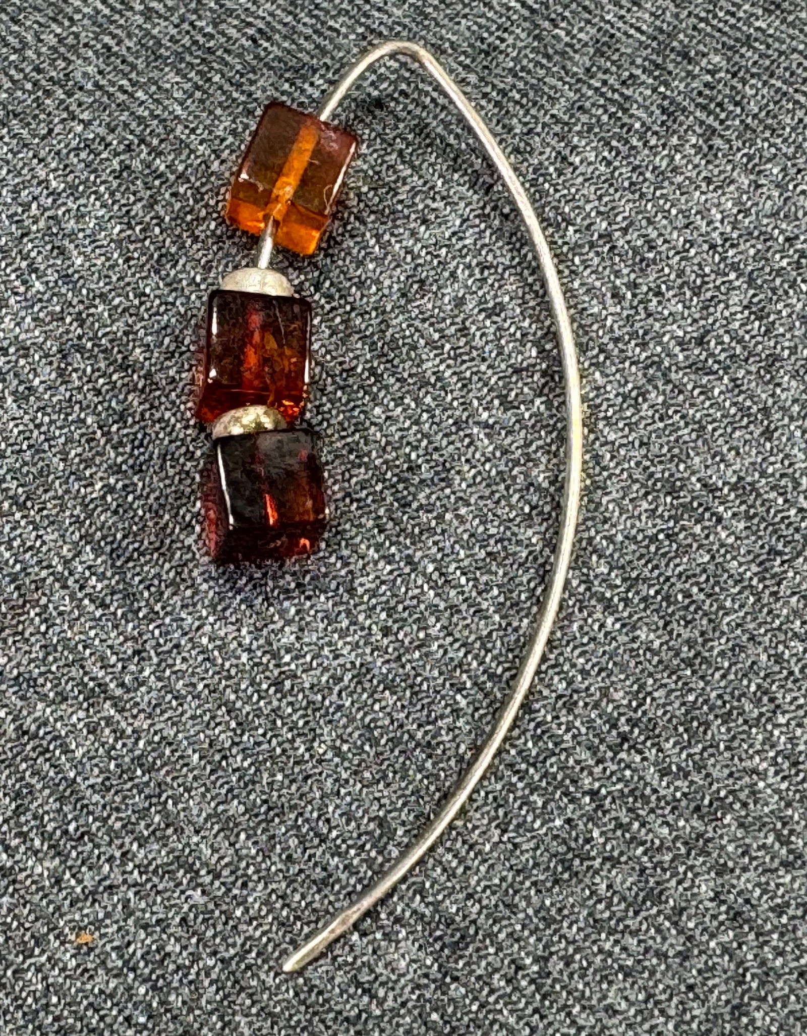 Vintage signed SC graduated color amber sterling silver sliding beads solo earring: IN HOUSE FLAT SHIPPING & HANDLING COST WITHIN ALL THE U.S. : 7 To bypass LiveShipping, and use our In-House shipping service for 7 or shipping combined for multiple lots, please select “Arrange Your