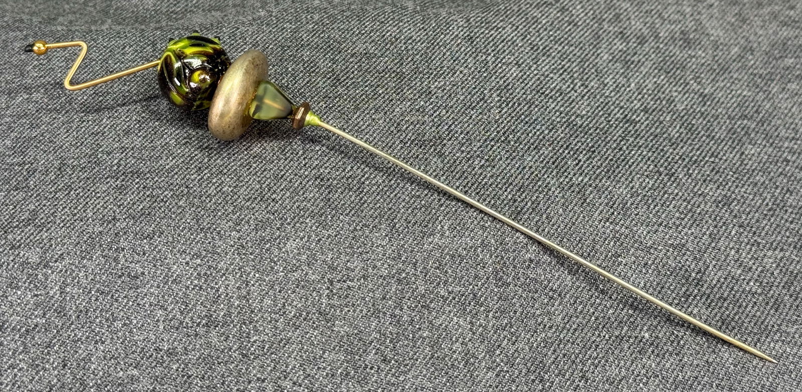Vintage Memphis style glass & goldtoned metal stick hat pin (1 of 7)
