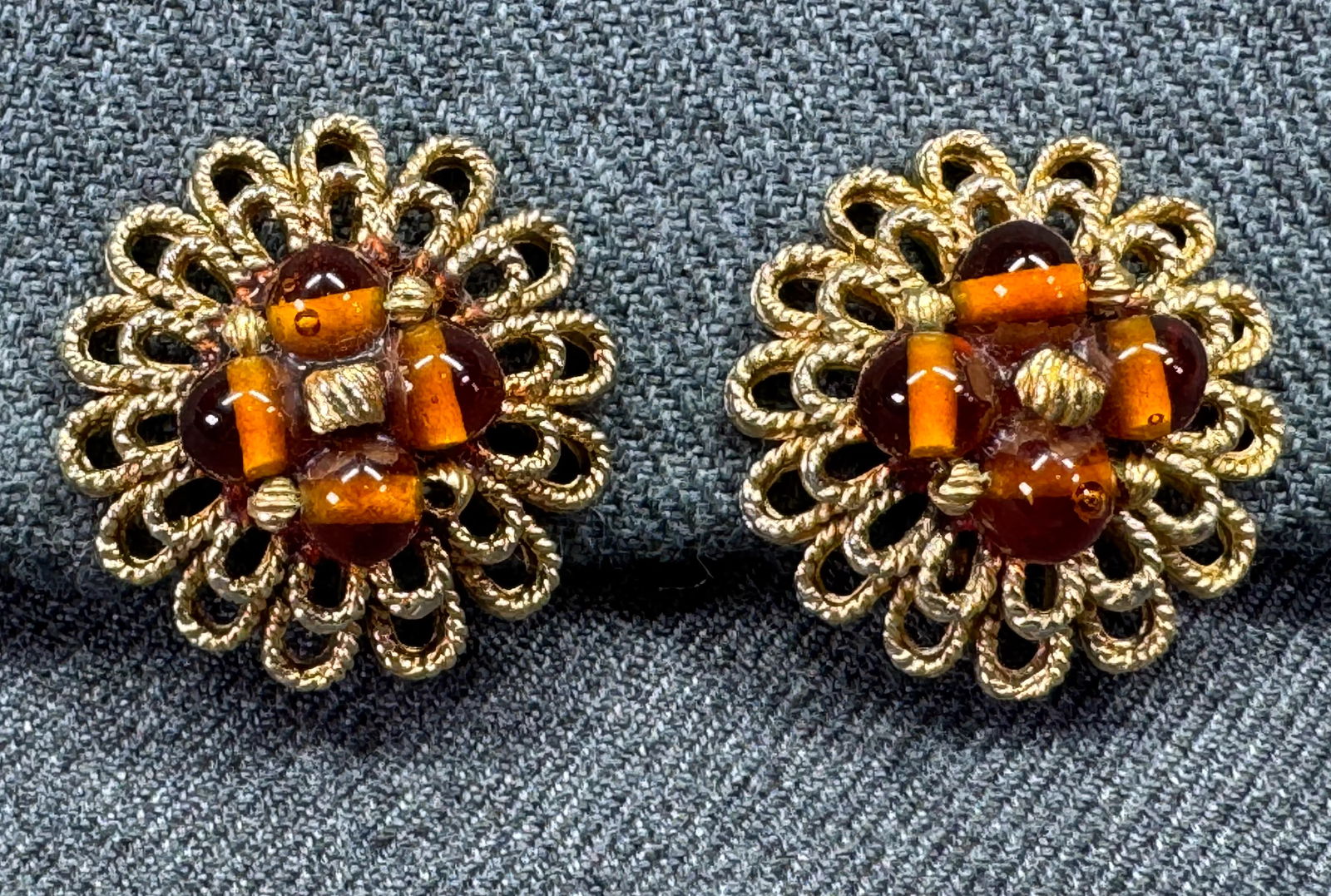 Vintage Hobe style glass beads gold-toned metal clip earrings: Vintage Hobe style glass beads gold-toned metal clip earrings. Unmarked. For measures please refer to the pictures taken with a measuring tape. Weight:15 Grams. IN HOUSE FLAT SHIPPING & HANDLING COST