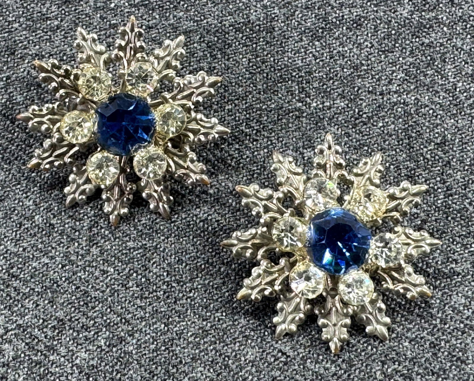 Vintage blue crystal silvertoned snowflake miniature brooch pins. Lot of 2 (1 of 4)