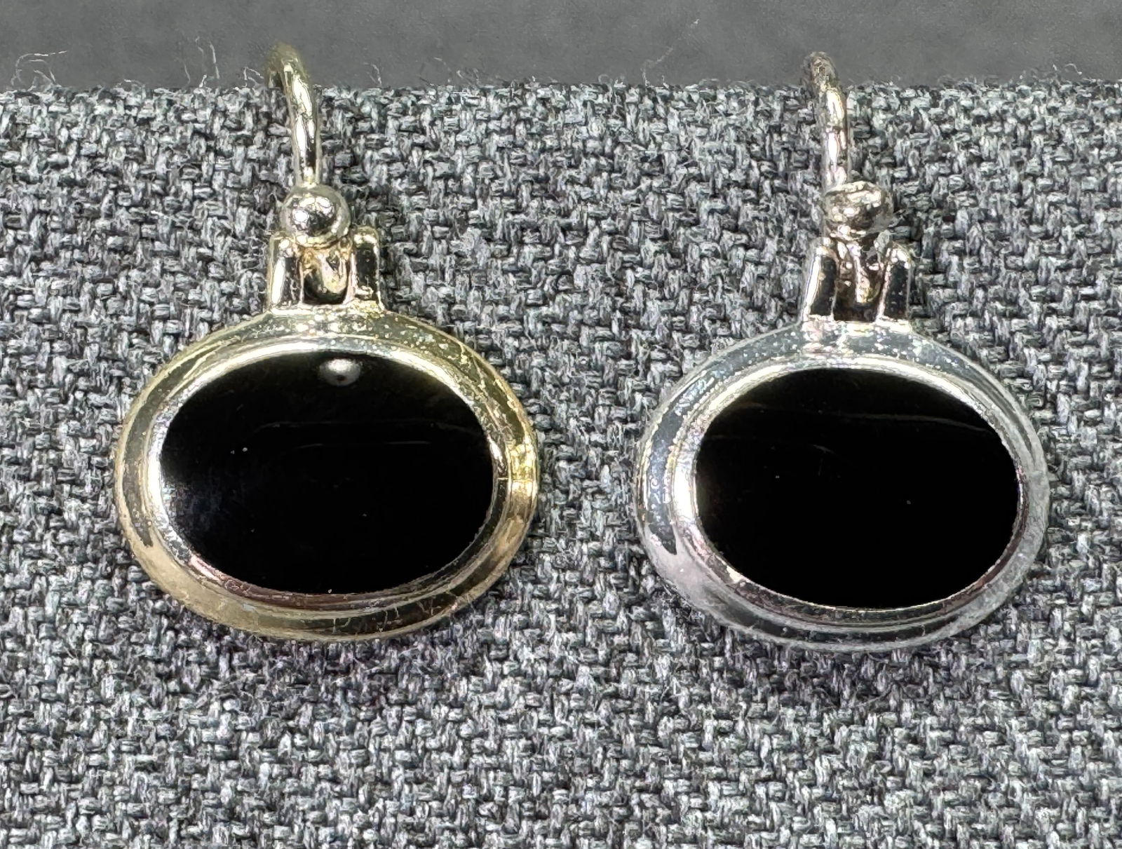 SU 925 sterling Black glass? one gilt and the other silver hook earrings: IN HOUSE FLAT SHIPPING & HANDLING COST WITHIN ALL THE U.S. : 7 To bypass LiveShipping, and use our In-House shipping service for 7 or shipping combined for multiple lots, please select “Arrange Your