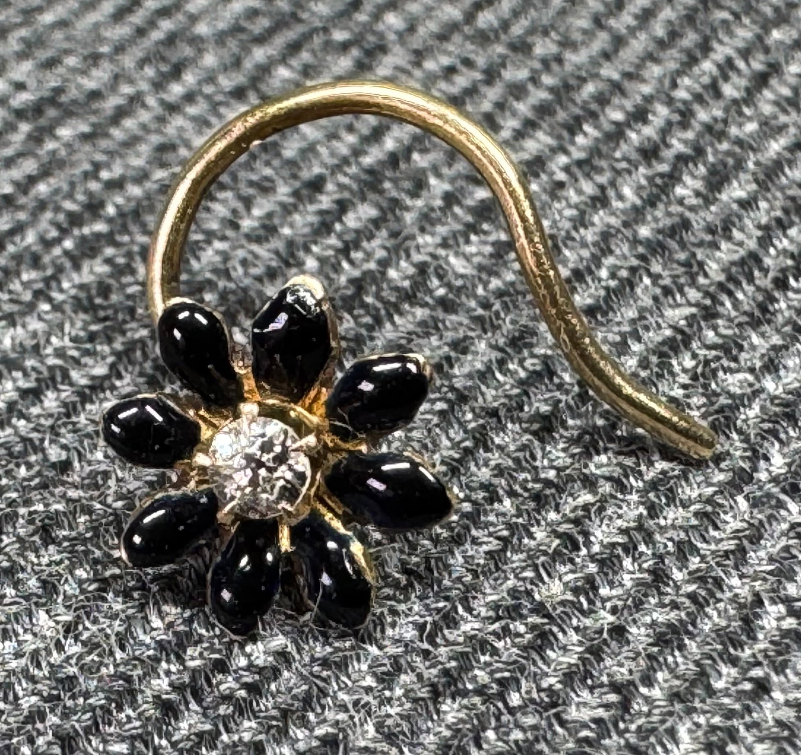 Vintage clear crystal black enamel goldtone metal single pierced: IN HOUSE FLAT SHIPPING & HANDLING COST WITHIN ALL THE U.S. : 7 To bypass LiveShipping, and use our In-House shipping service for 7 or shipping combined for multiple lots, please select “Arrange Your
