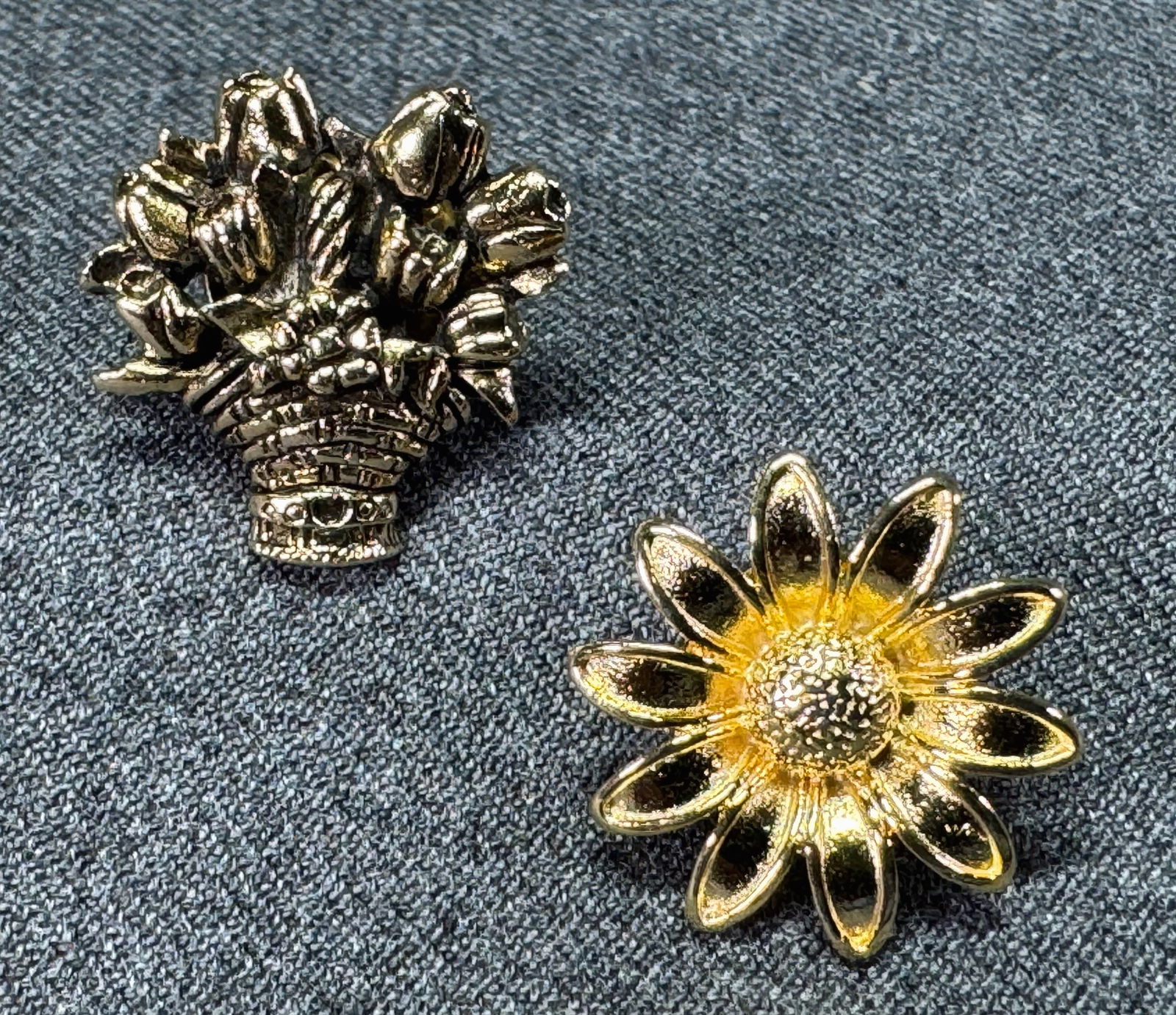 Vintage goldtoned metal daisy flower & CTA basket with flowers stud pins: IN HOUSE FLAT SHIPPING & HANDLING COST WITHIN ALL THE U.S. : 7 To bypass LiveShipping, and use our In-House shipping service for 7 or shipping combined for multiple lots, please select “Arrange Your