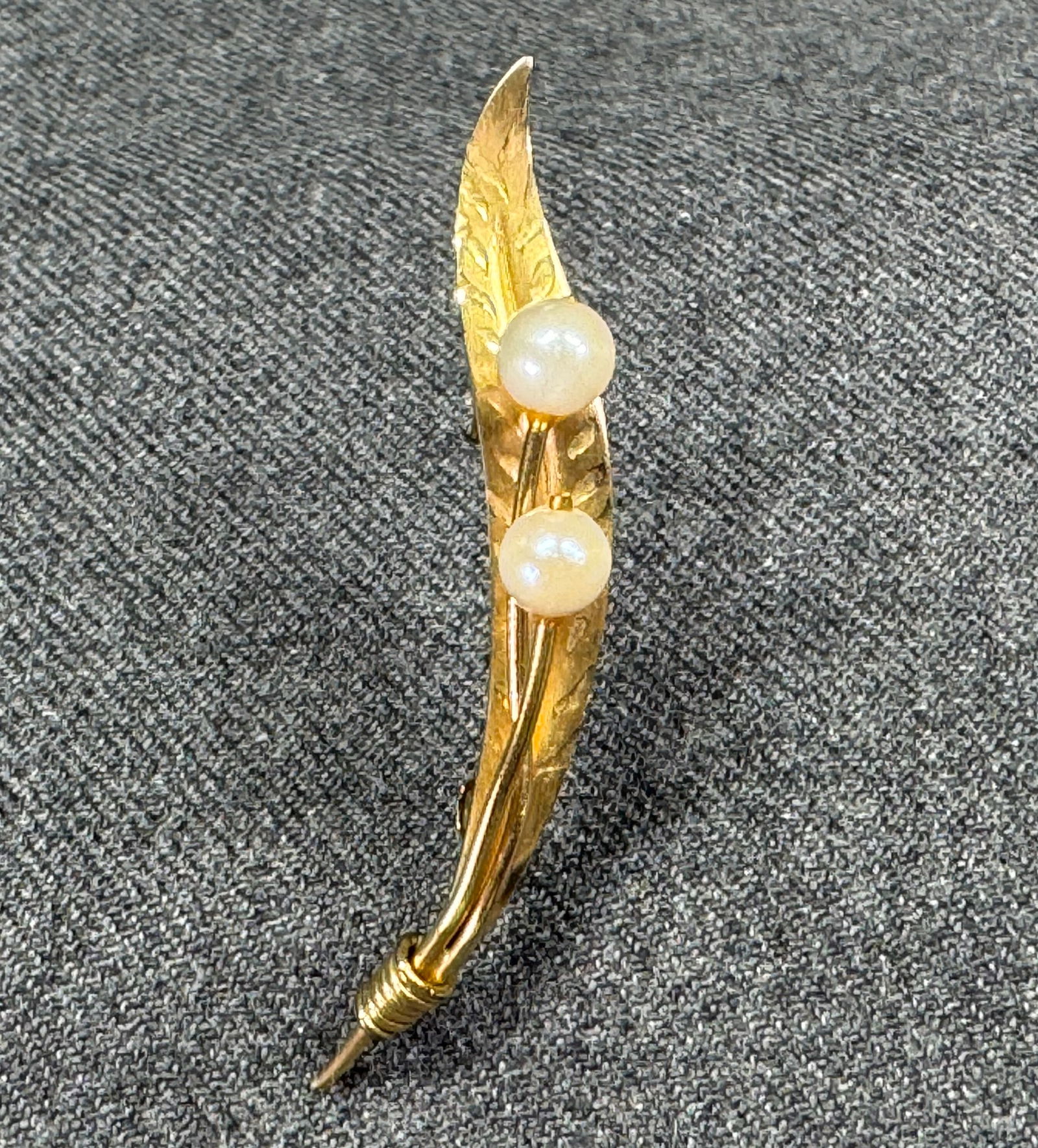 Vintage Bojar 12K gold-filled pearly beads engraved leaf pin brooch: IN HOUSE FLAT SHIPPING & HANDLING COST WITHIN ALL THE U.S. : 7 To bypass LiveShipping, and use our In-House shipping service for 7 or shipping combined for multiple lots, please select “Arrange Your