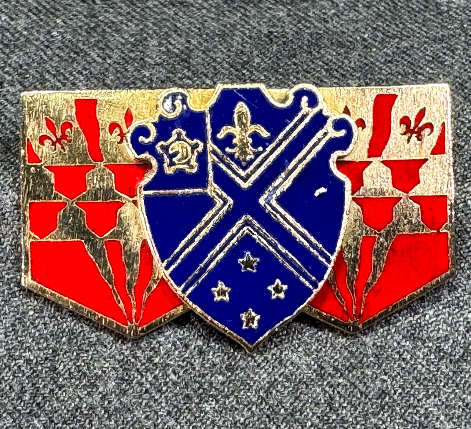 Vintage red & blue goldtone metal enamel fleur de Lis shields pin brooch (1 of 5)