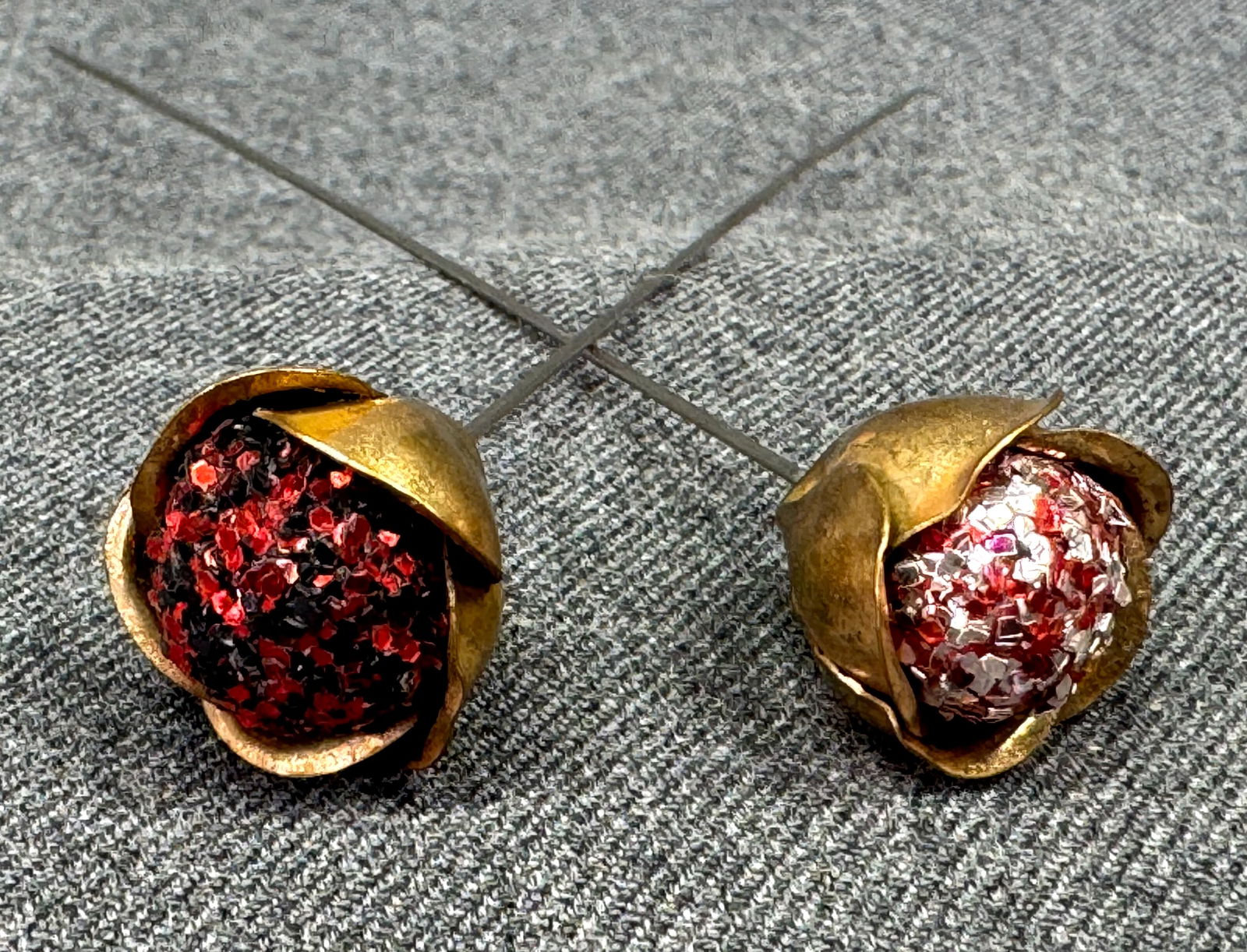 Vintage flower hat pins hatpins. Red/black & silver/red confetti goldtoned metal: IN HOUSE FLAT SHIPPING & HANDLING COST WITHIN ALL THE U.S. : 7 To bypass LiveShipping, and use our In-House shipping service for 7 or shipping combined for multiple lots, please select “Arrange Your