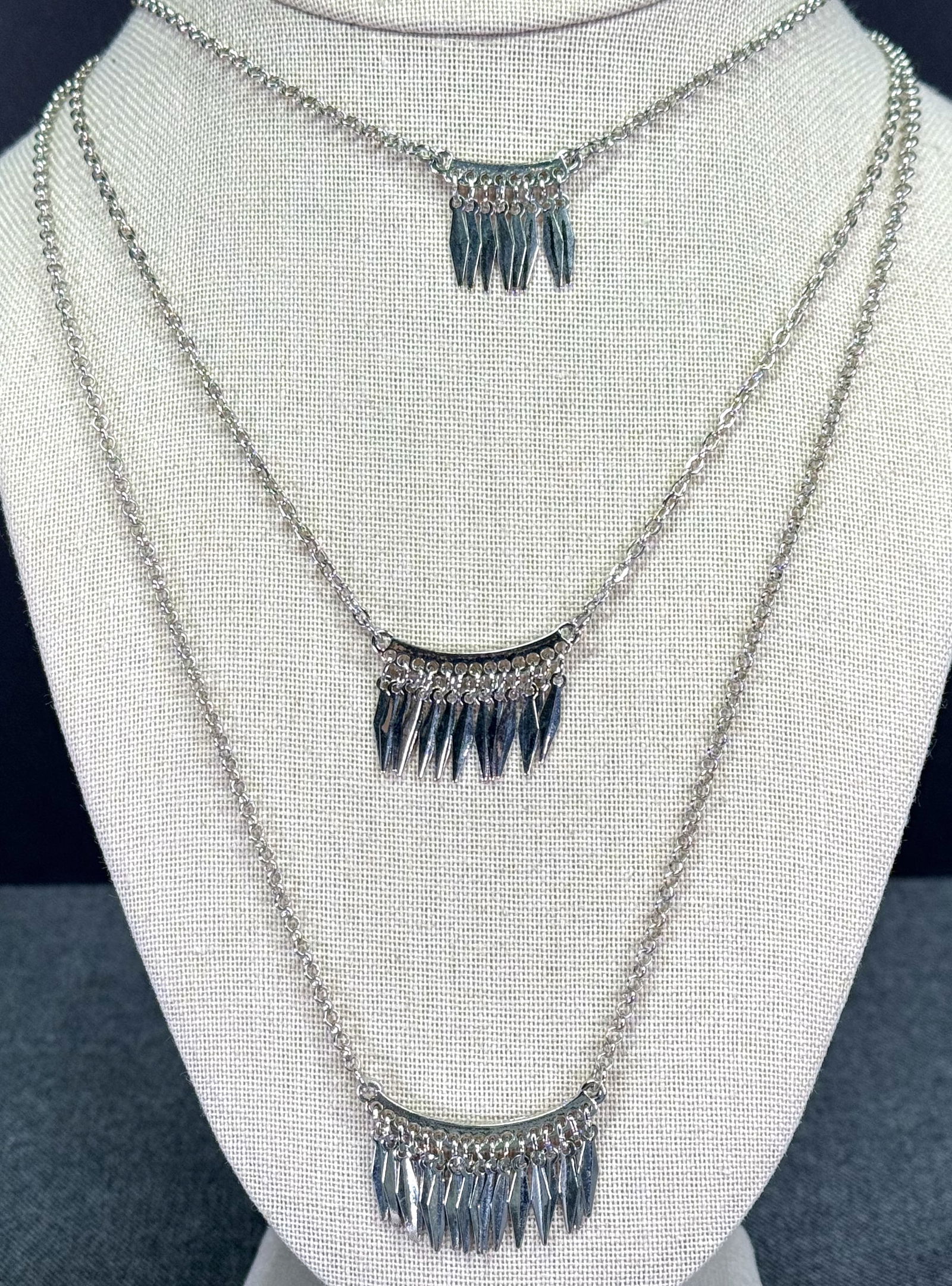 Vintage silvertone metal graduated strands with fringe dangles necklace: IN HOUSE FLAT SHIPPING & HANDLING COST WITHIN ALL THE U.S. : 7 To bypass LiveShipping, and use our In-House shipping service for 7 or shipping combined for multiple lots, please select “Arrange Your
