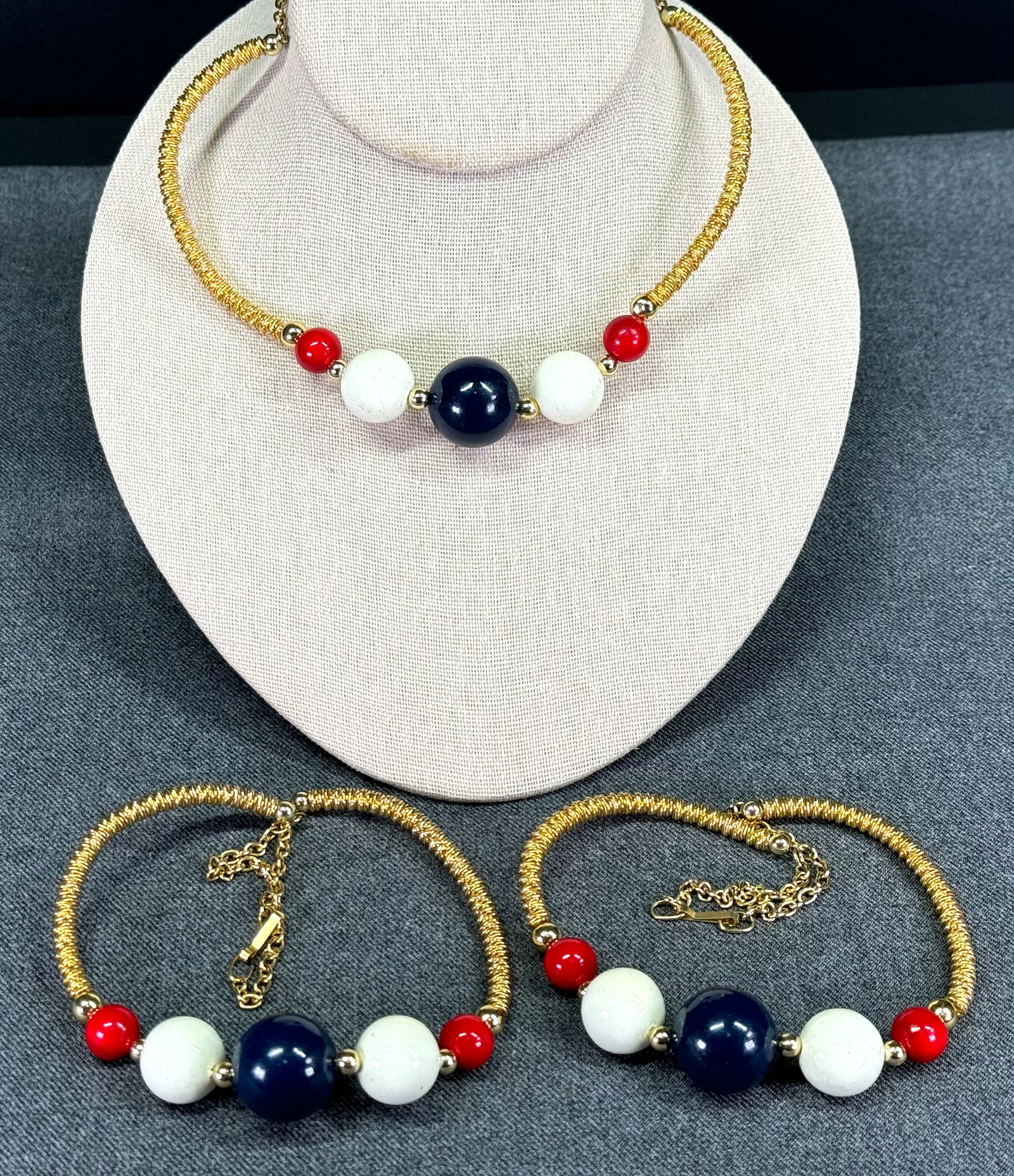 Vintage patriotic plastic beads goldtone metal choker necklaces.: IN HOUSE FLAT SHIPPING & HANDLING COST WITHIN ALL THE U.S. : 7 To bypass LiveShipping, and use our In-House shipping service for 7 or shipping combined for multiple lots, please select “Arrange Your