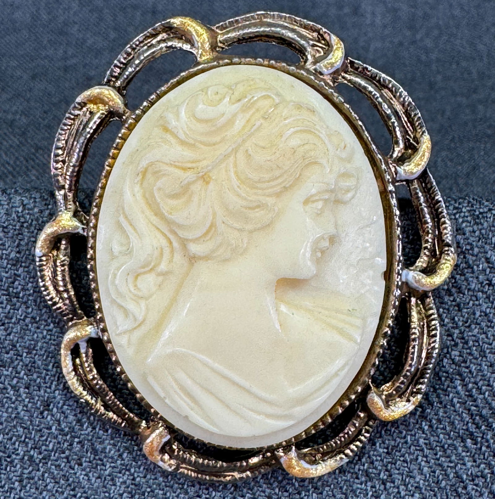 Vintage creamy resin cameo enamel gold-toned metal setting brooch pin: IN HOUSE FLAT SHIPPING & HANDLING COST WITHIN ALL THE U.S. : 7 To bypass LiveShipping, and use our In-House shipping service for 7 or shipping combined for multiple lots, please select “Arrange Your
