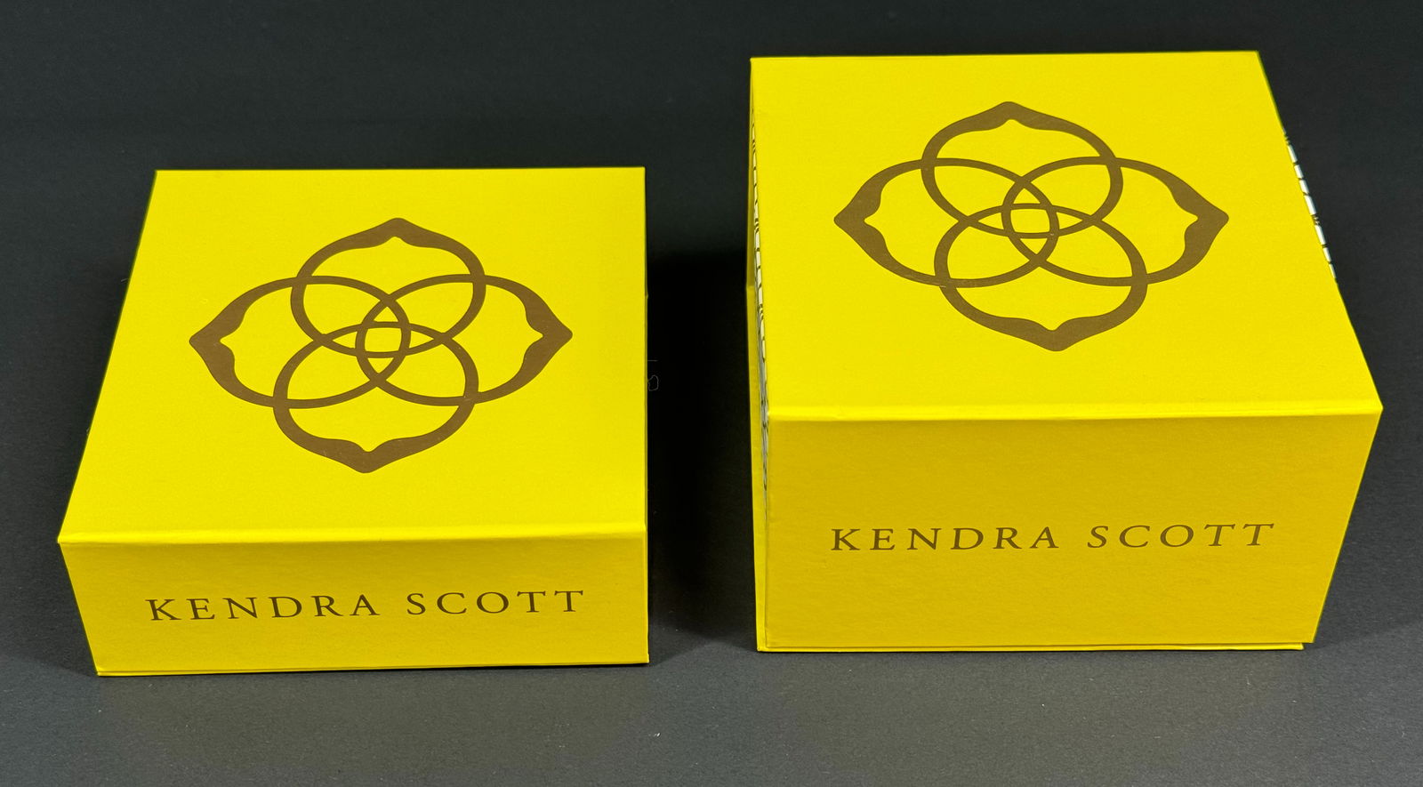 Kendra Scott jewelry boxes.: IN HOUSE FLAT SHIPPING & HANDLING COST WITHIN ALL THE U.S. : 10 To bypass LiveShipping, and use our In-House shipping service for 10 or shipping combined for multiple lots, please select “Arrange Yo