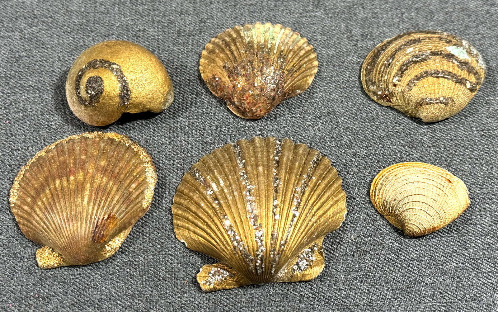 Vintage painted & glittered shell loose beads for jewelry crafts making: IN HOUSE FLAT SHIPPING & HANDLING COST WITHIN ALL THE U.S. : 7 To bypass LiveShipping, and use our In-House shipping service for 7 or shipping combined for multiple lots, please select “Arrange Your