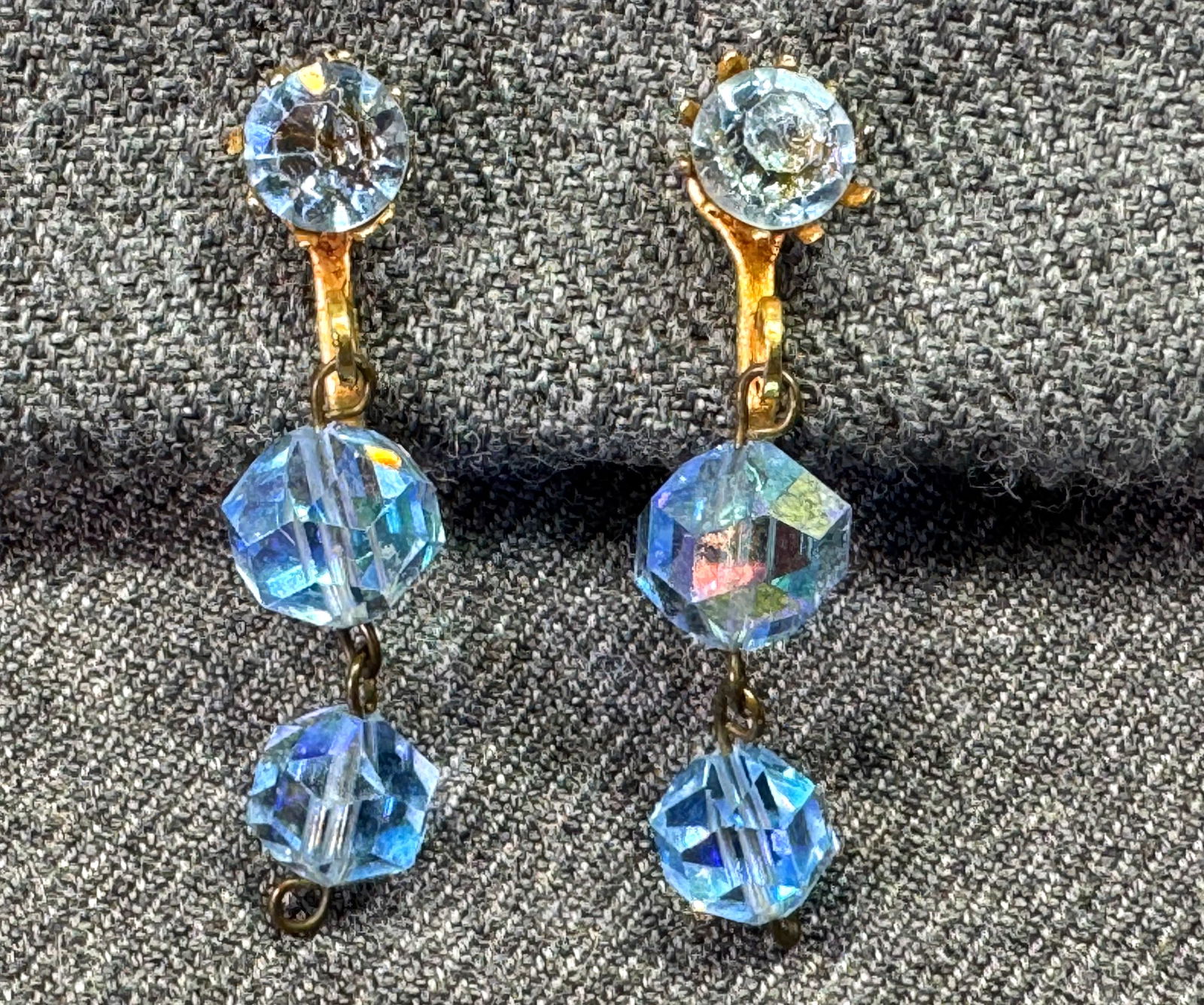 Vintage AB blue crystal drop gold-toned clip earrings: Vintage AB blue crystal drop gold-toned clip earrings. Unmarked. For measures please refer to the pictures taken with a measuring tape. Weight: 5 Grams. IN HOUSE FLAT SHIPPING & HANDLING COST WITHIN A