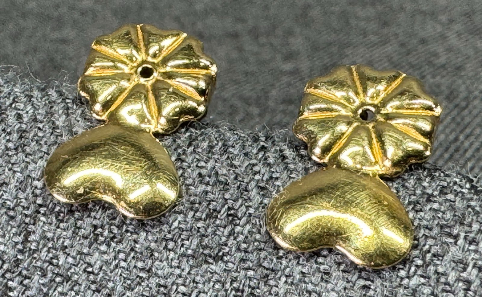 APG 925 hear shaped gilt sterling earring lifters push backs: APG 925 hear shaped gilt sterling earring lifters push backs. Marked APG & 925. For measures please refer to the pictures taken with a measuring tape. Weight: 1.43 Grams. IN HOUSE FLAT SHIPPING & HAND