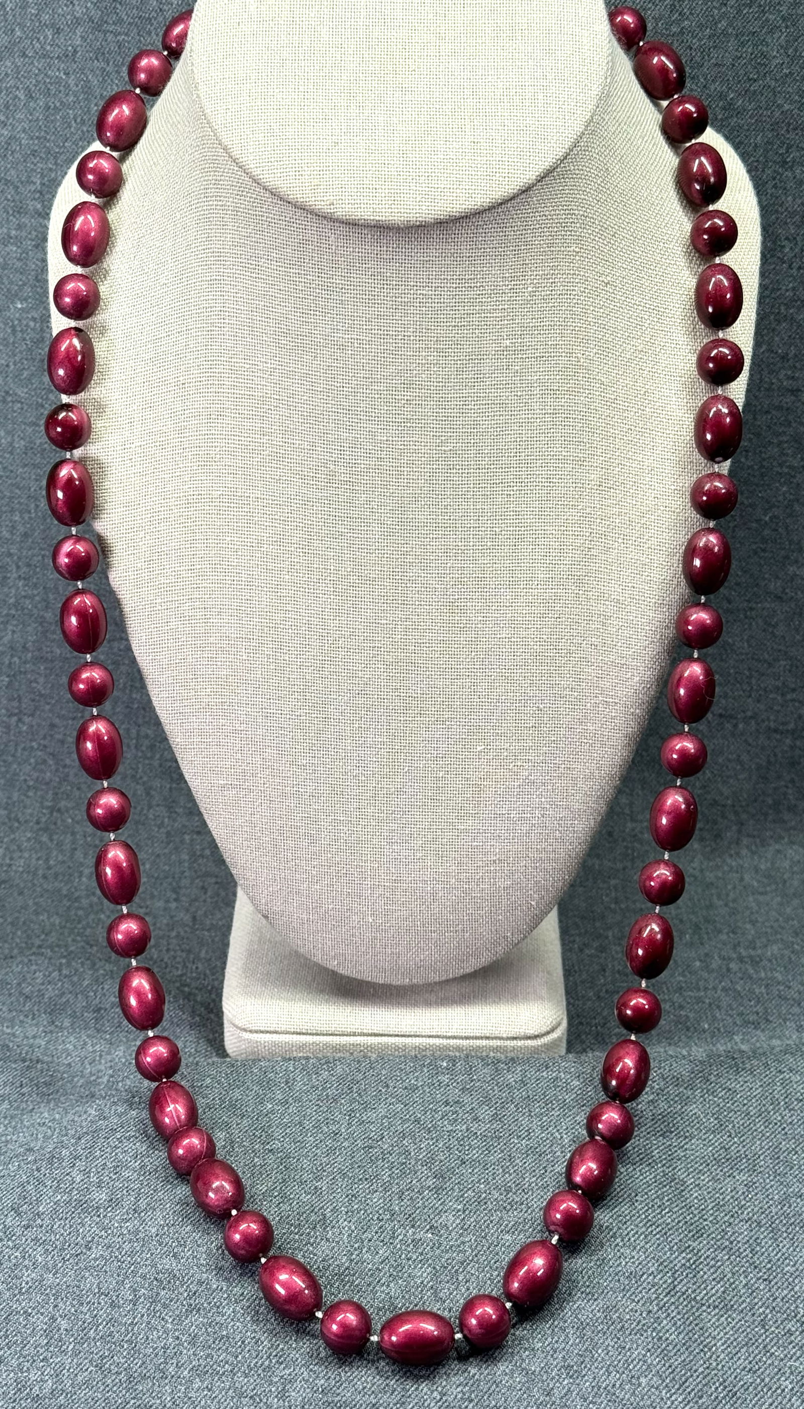 Vintage pearly plum thermoplastic necklace (1 of 5)