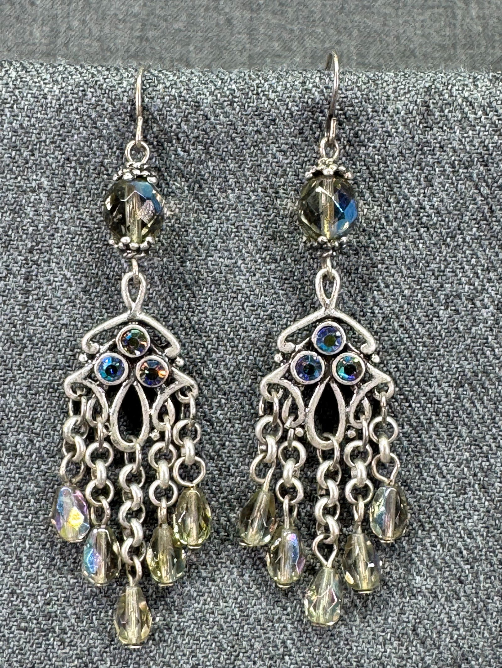 Vintage AB crystals pewter-toned chandelier hook earrings: Vintage silver-toned snake chain collar necklaces. Lot of 2. Unused. Unmarked. For measures please refer to the pictures taken with a measuring tape. Weight: 6 Grams. IN HOUSE FLAT SHIPPING & HANDLING