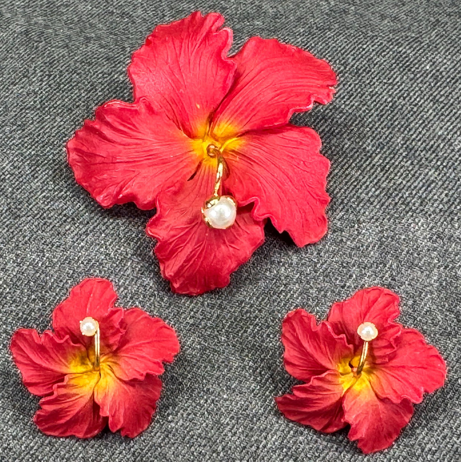 Vintage German faux pearl frosted molded red plastic flower pin brooch & clip on earrings. u: IN HOUSE FLAT SHIPPING & HANDLING COST WITHIN ALL THE U.S. : $7 To bypass LiveShipping, and use our In-House shipping service for $7 or shipping combined for multiple lots, please select “Arrange Yo