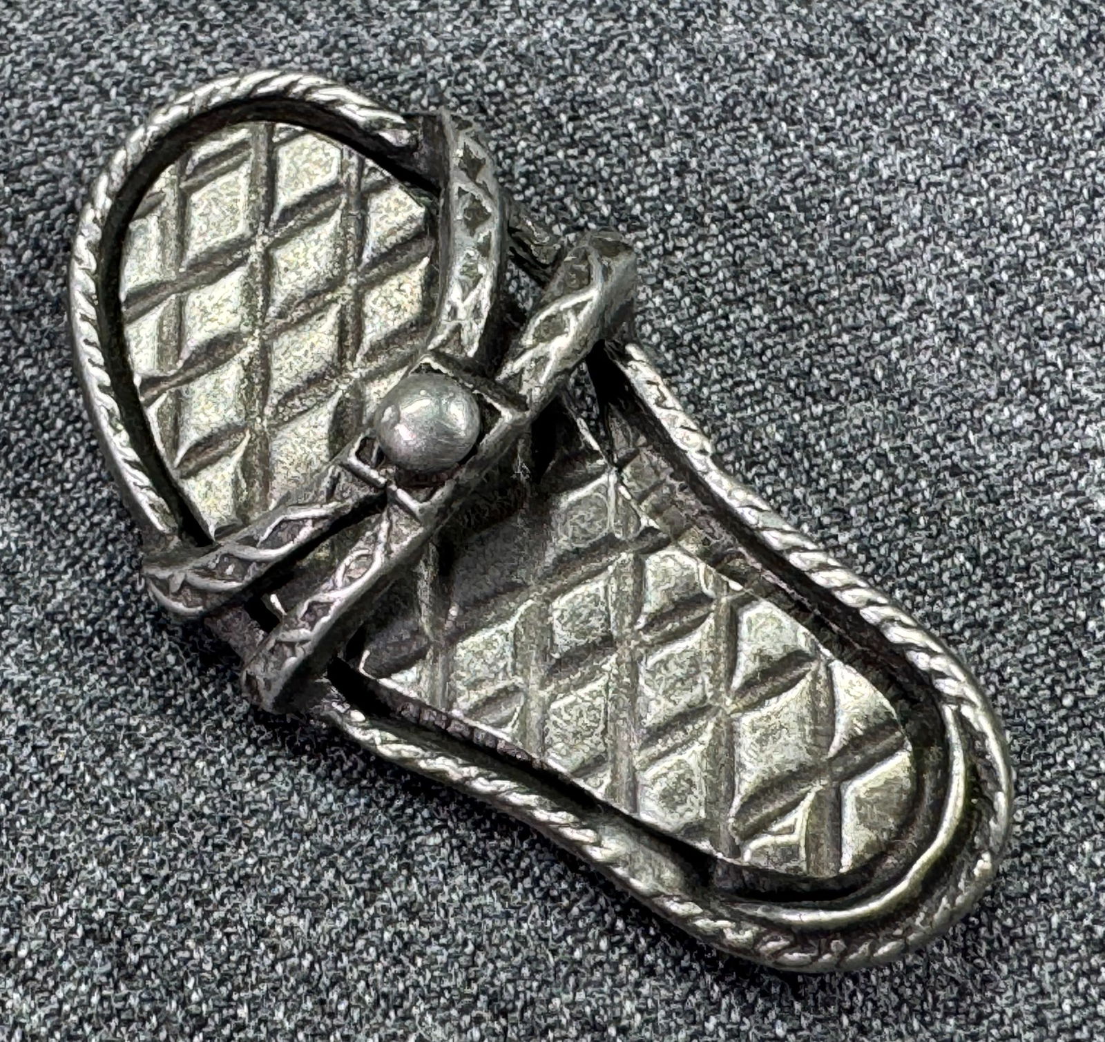 Vintage silvertoned metal sandal brooch pin: IN HOUSE FLAT SHIPPING & HANDLING COST WITHIN ALL THE U.S. : $7 To bypass LiveShipping, and use our In-House shipping service for $7 or shipping combined for multiple lots, please select “Arrange Yo