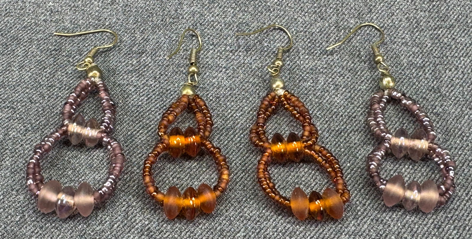 Vintage boho assorted glass beaded drop hook earrings. Lot of 2: Vintage boho assorted glass beaded drop hook earrings. Lot of 2. Unmarked. For measures please refer to the pictures taken with a measuring tape. Weight: 12 Grams . IN HOUSE FLAT SHIPPING & HANDLING C