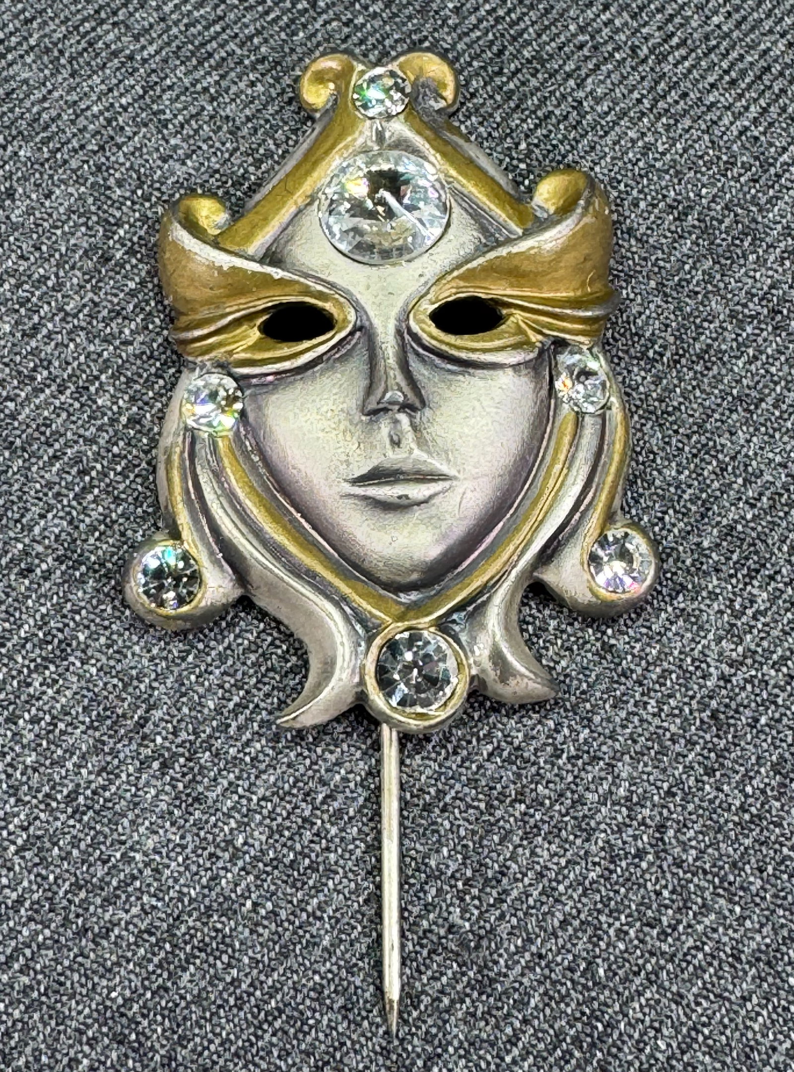 Vintage Italian crystals sterling-filled Venetian mask stick pin. Marked: IN HOUSE FLAT SHIPPING & HANDLING COST WITHIN ALL THE U.S. : $7 To bypass LiveShipping, and use our In-House shipping service for $7 or shipping combined for multiple lots, please select “Arrange Yo