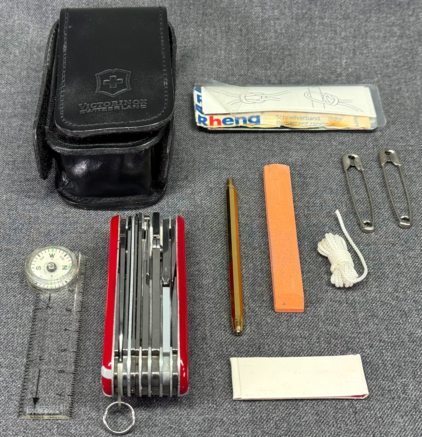 Vintage Victorinox Swiss Survival Kit .Model 4.0567. Almost unused.: Vintage Victorinox Swiss Survival Kit .Model 4.0567. Almost unused.. For measures please refer to the pictures taken with a measuring tape. Weight: 5 Grams . IN HOUSE FLAT SHIPPING & HANDLING COST WIT