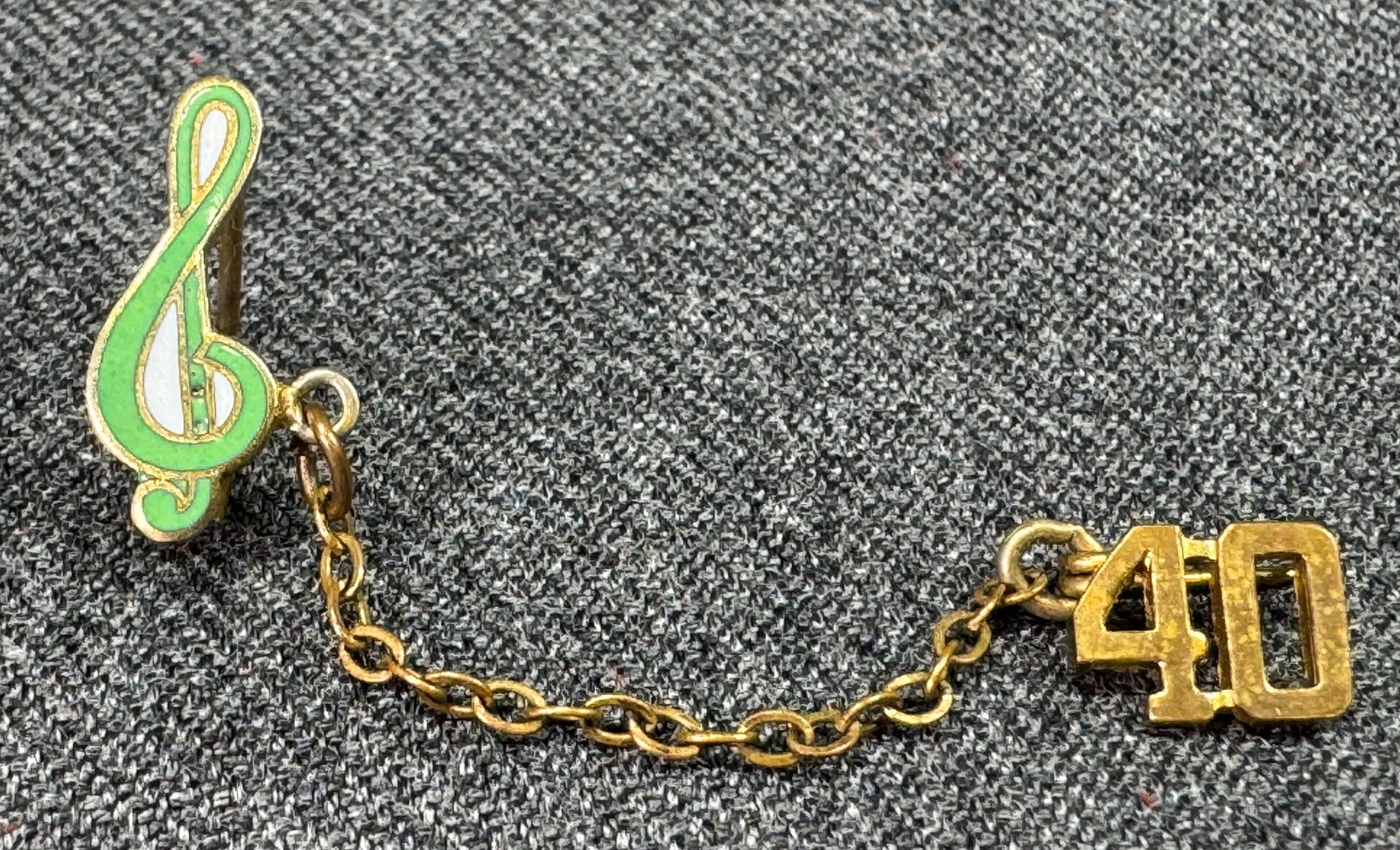 Vintage Green enamel Goldtoned Metal Treble Clef 40 Years Lapel Pin (1 of 5)