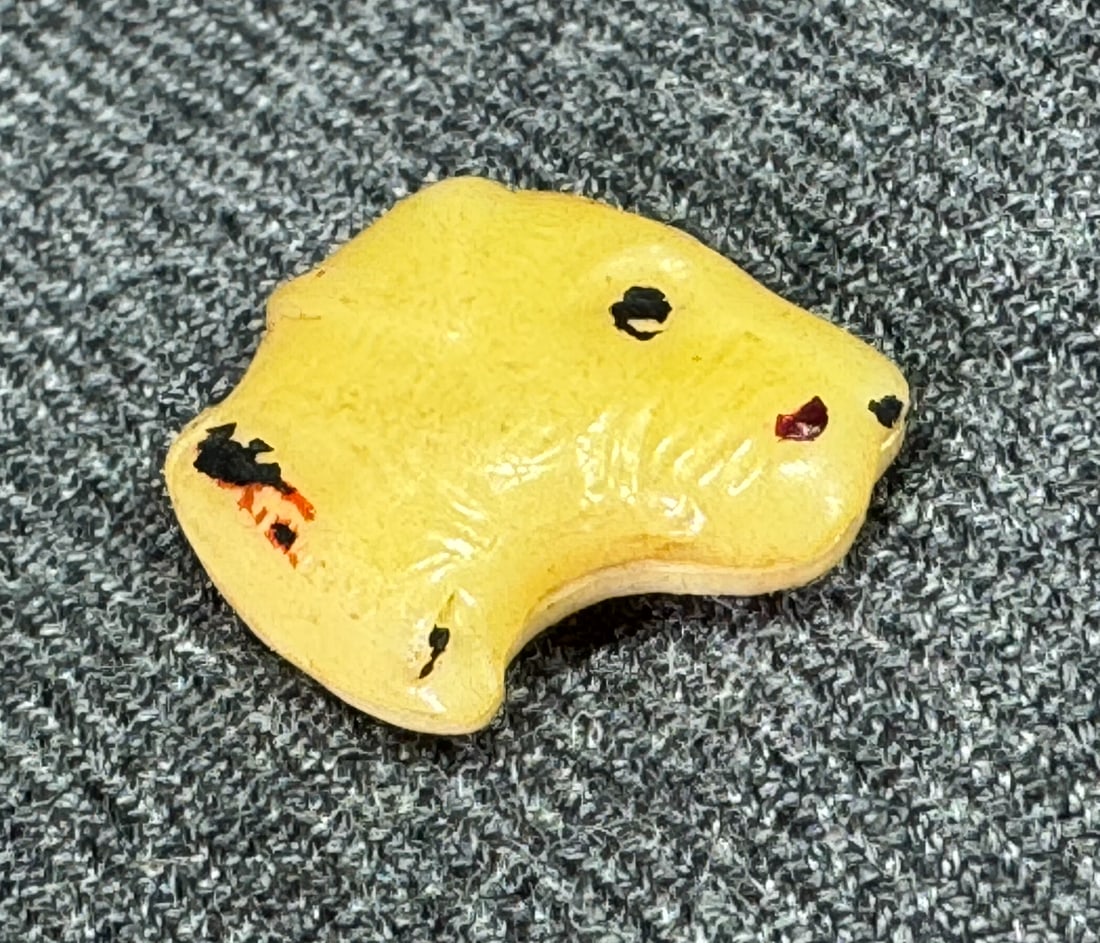 Vintage celluloid dog head shapped button (1 of 4)