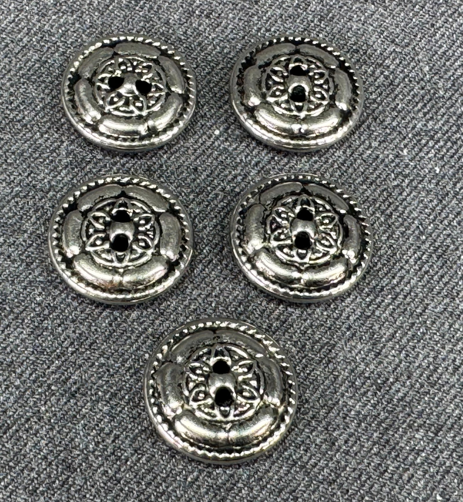 Vintage silver-toned metal tight back flower buttons. Lot of 5 (1 of 4)