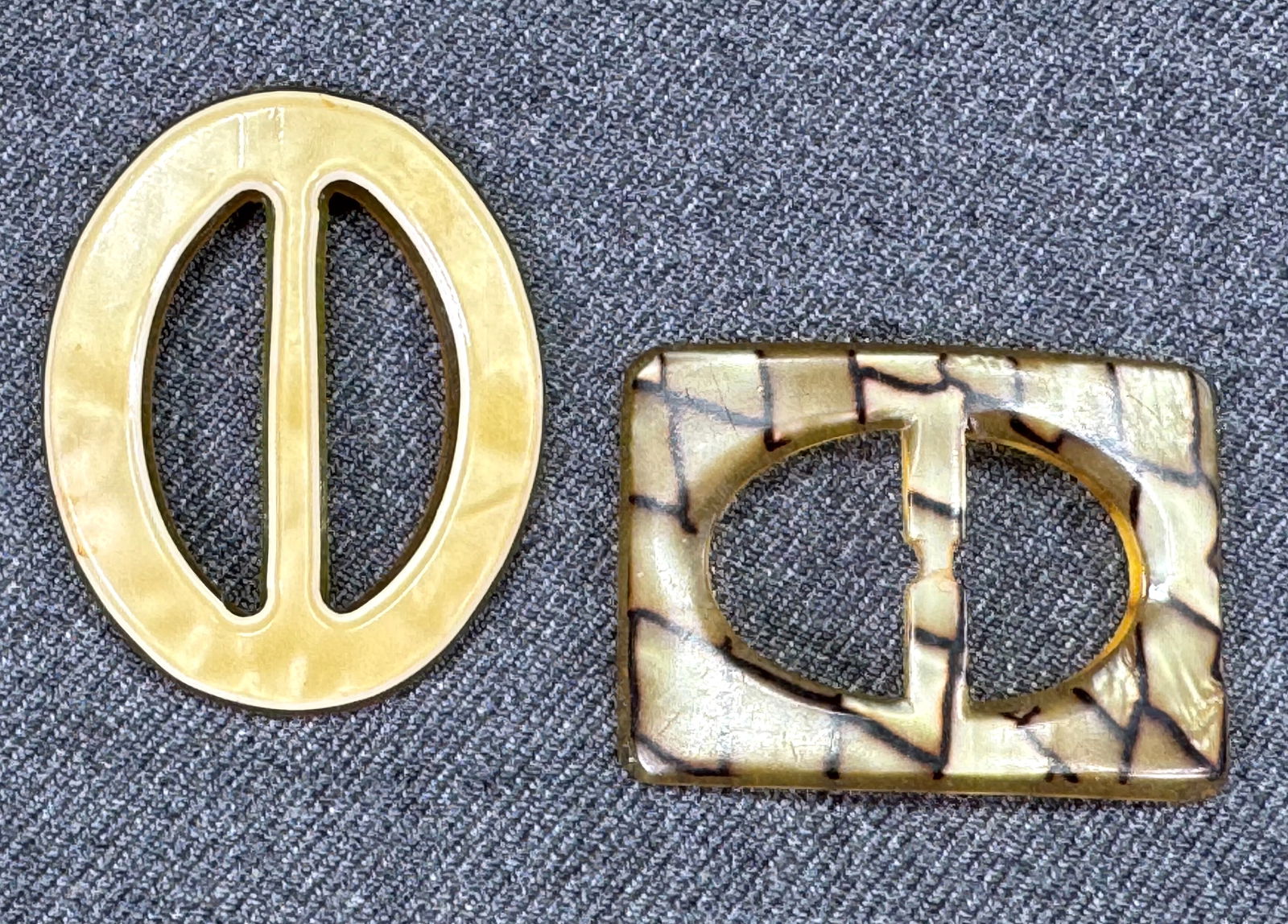 Antique art deco applejuice & creamy and brownish animal print celluloid belt buckles (1 of 5)