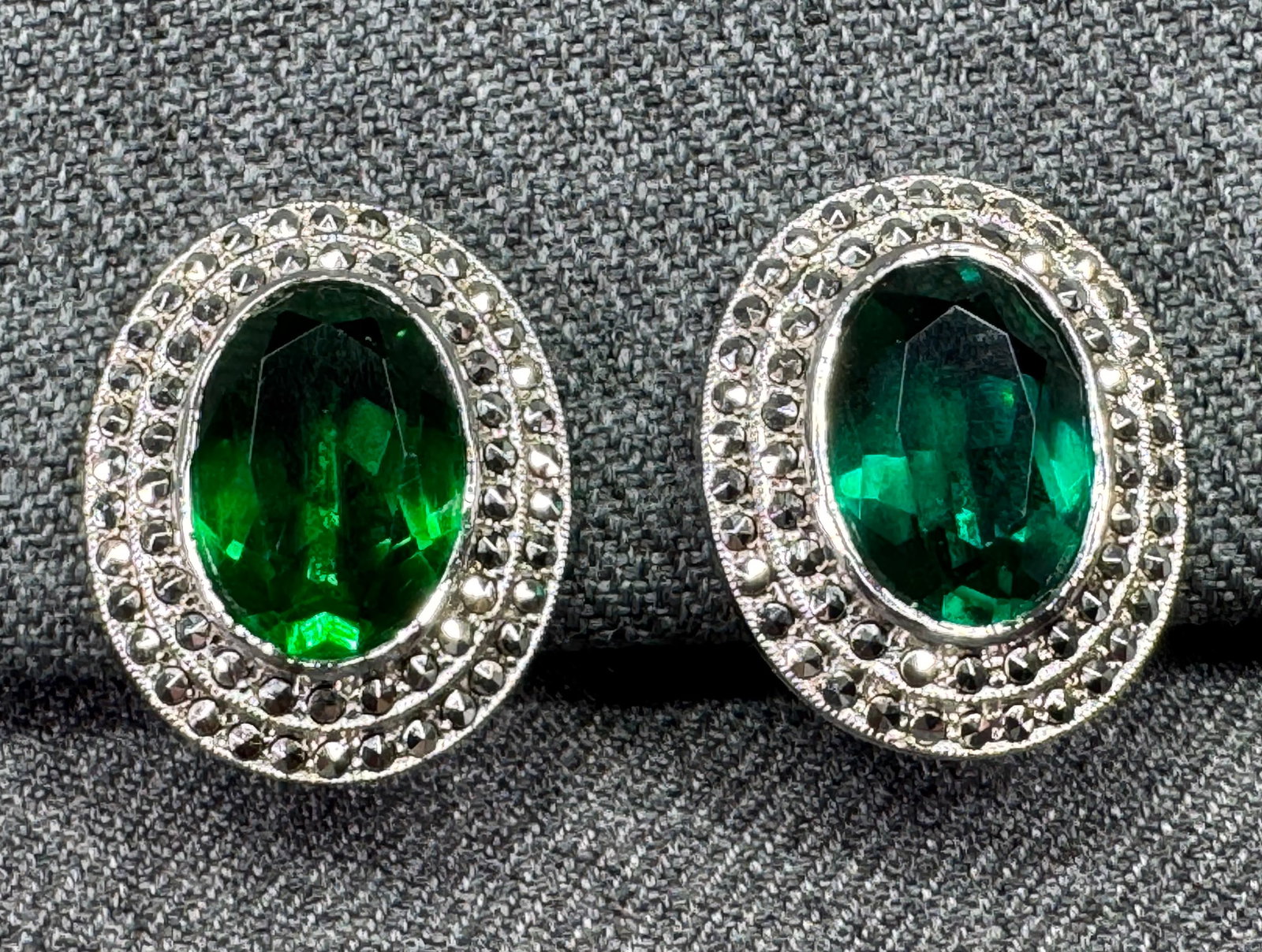 Vintage art deco style marcasites green CZ sterling silver clip earrings: IN HOUSE FLAT SHIPPING & HANDLING COST WITHIN ALL THE U.S. : $7 To bypass LiveShipping, and use our In-House shipping service for $7 or shipping combined for multiple lots, please select “Arrange Yo