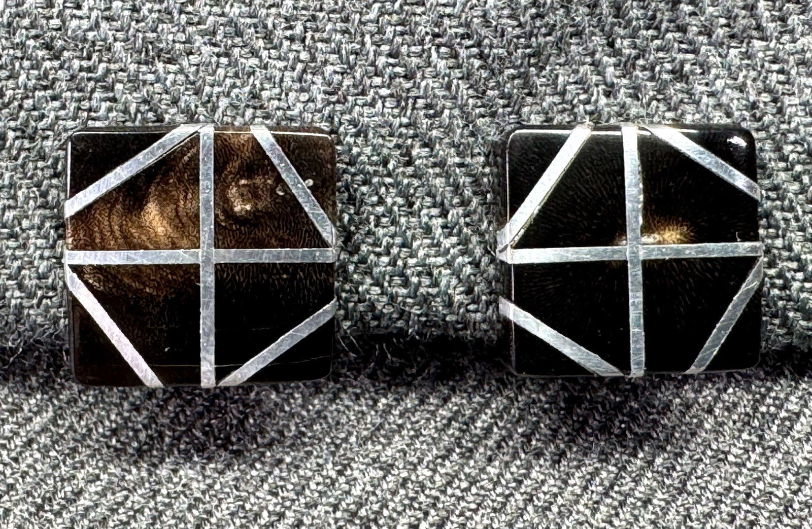 Vintage modernist sterling inlay horn clip on earrings: IN HOUSE FLAT SHIPPING & HANDLING COST WITHIN ALL THE U.S. : $7 To bypass LiveShipping, and use our In-House shipping service for $7 or shipping combined for multiple lots, please select “Arrange Yo
