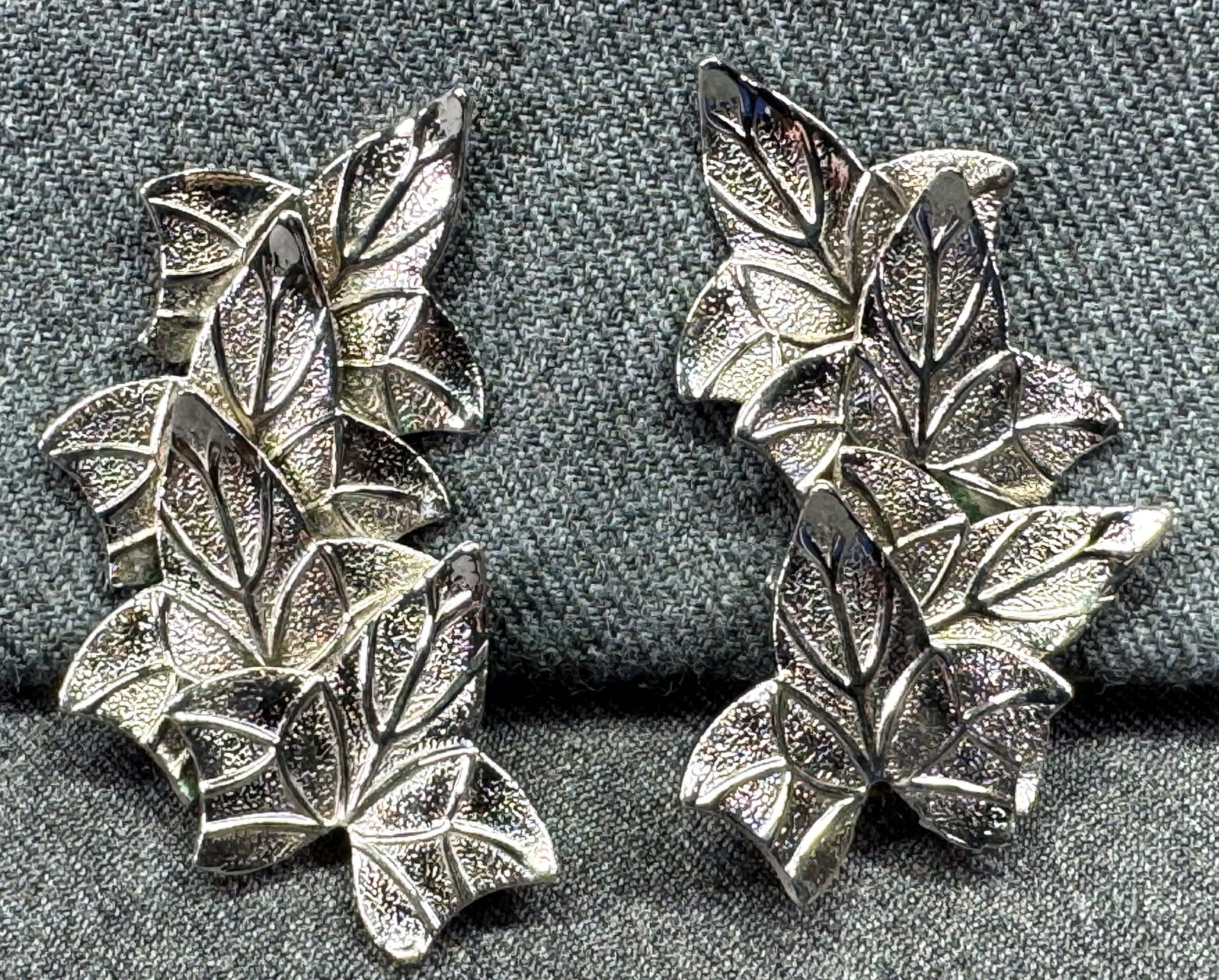 Vintage Marino silver-toned leaves clip on earrings. a: Vintage Marino silver-toned leaves clip on earrings. Marked. For measures please refer to the pictures taken with a measuring tape. Weight: 24 Grams. IN HOUSE FLAT SHIPPING & HANDLING COST WITHIN ALL