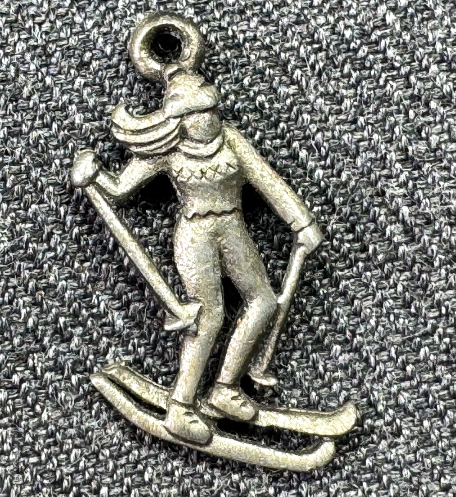 Vintage pewter skier charm pendant *a: Vintage pewter skier charm pendant. Unmarked. For measures please refer to the pictures taken with a measuring tape. Weight: 0.85 Grams. IN HOUSE FLAT SHIPPING & HANDLING COST WITHIN ALL THE U.S. : $7