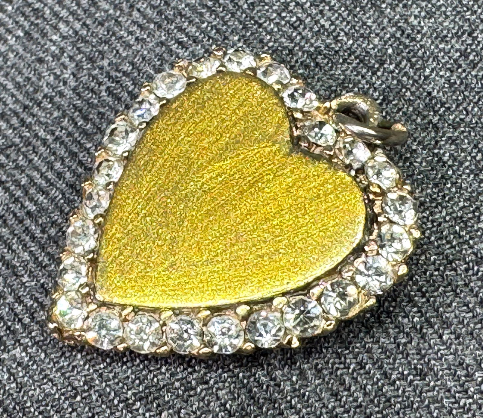 Vintage clear crystals enamel gold-toned metal heart pendant *a: Vintage clear crystals enamel gold-toned metal heart pendant . Unmarked. For measures please refer to the pictures taken with a measuring tape. Weight: 9 Grams. IN HOUSE FLAT SHIPPING & HANDLING COST