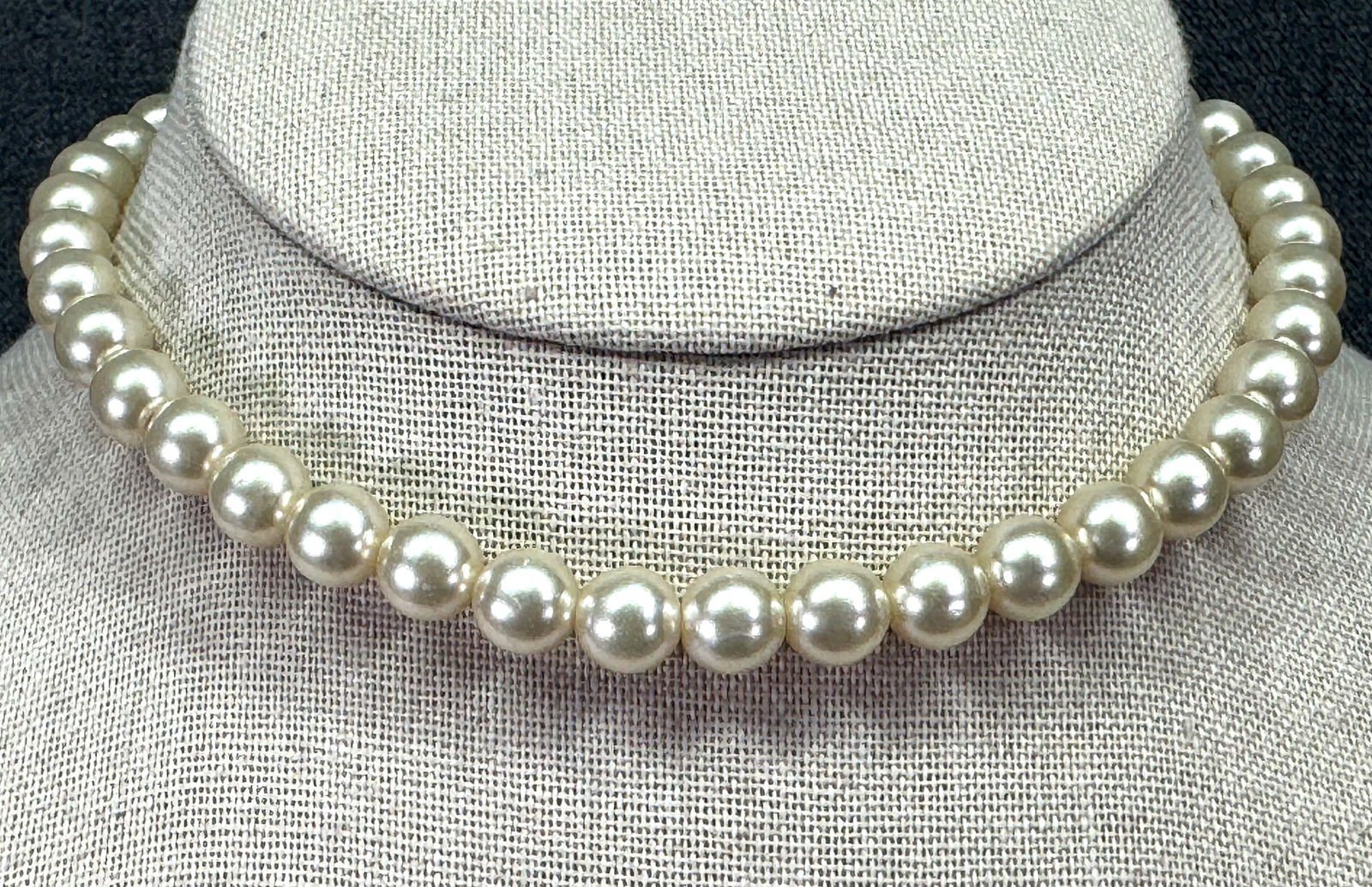 Vintage Japanese pearly beads choker necklace *a: Vintage Japanese pearly beads choker necklace. Marked. For measures please refer to the pictures taken with a measuring tape. Weight: 18 Grams. IN HOUSE FLAT SHIPPING & HANDLING COST WITHIN ALL THE U.