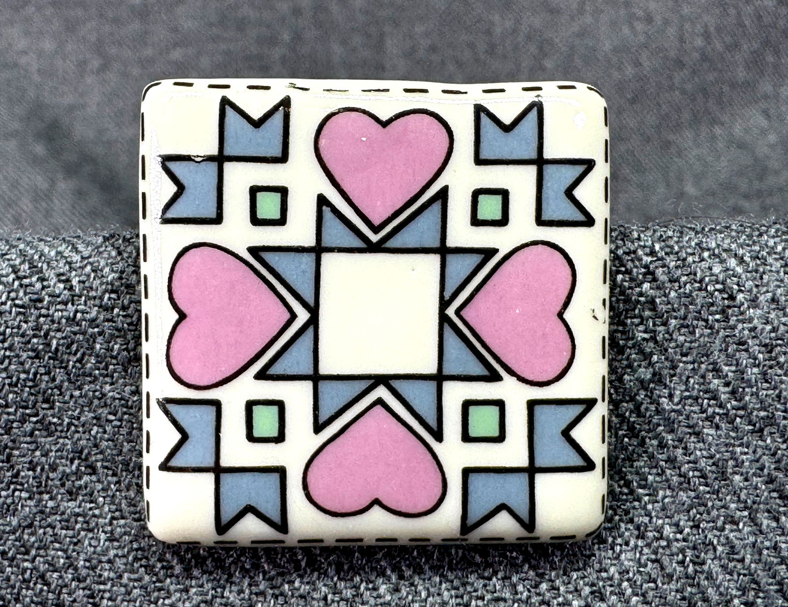 Vintage 1996 hearts & flowers porcelain brooch pin *a (1 of 4)